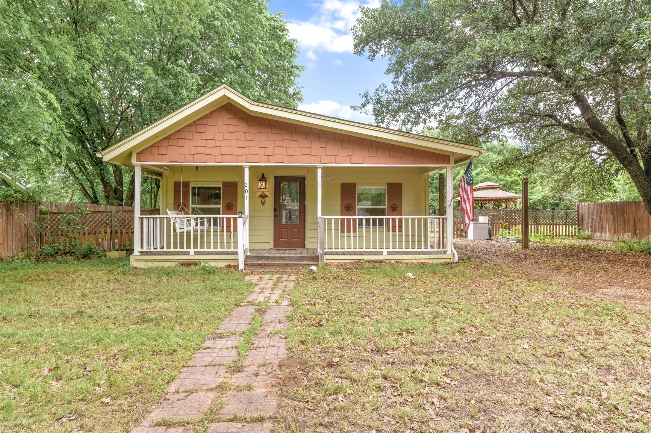 Single Family Residence For Sale in Wise County , 201 Killough Street, Newark, Texas 76071, 2 Bedroom, 2 Bathroom, Garage spaces, 1,000 Sqft, built in 1960, Price $99,900, mls#21250659, Real Estate Agent in Newark, Homes For Sale in Wise county, Homes For Sale in Newark, Realtor in Newark Texas, Real Estate Brokerage Independent Realty Texas, Luminita Cordes Realtor