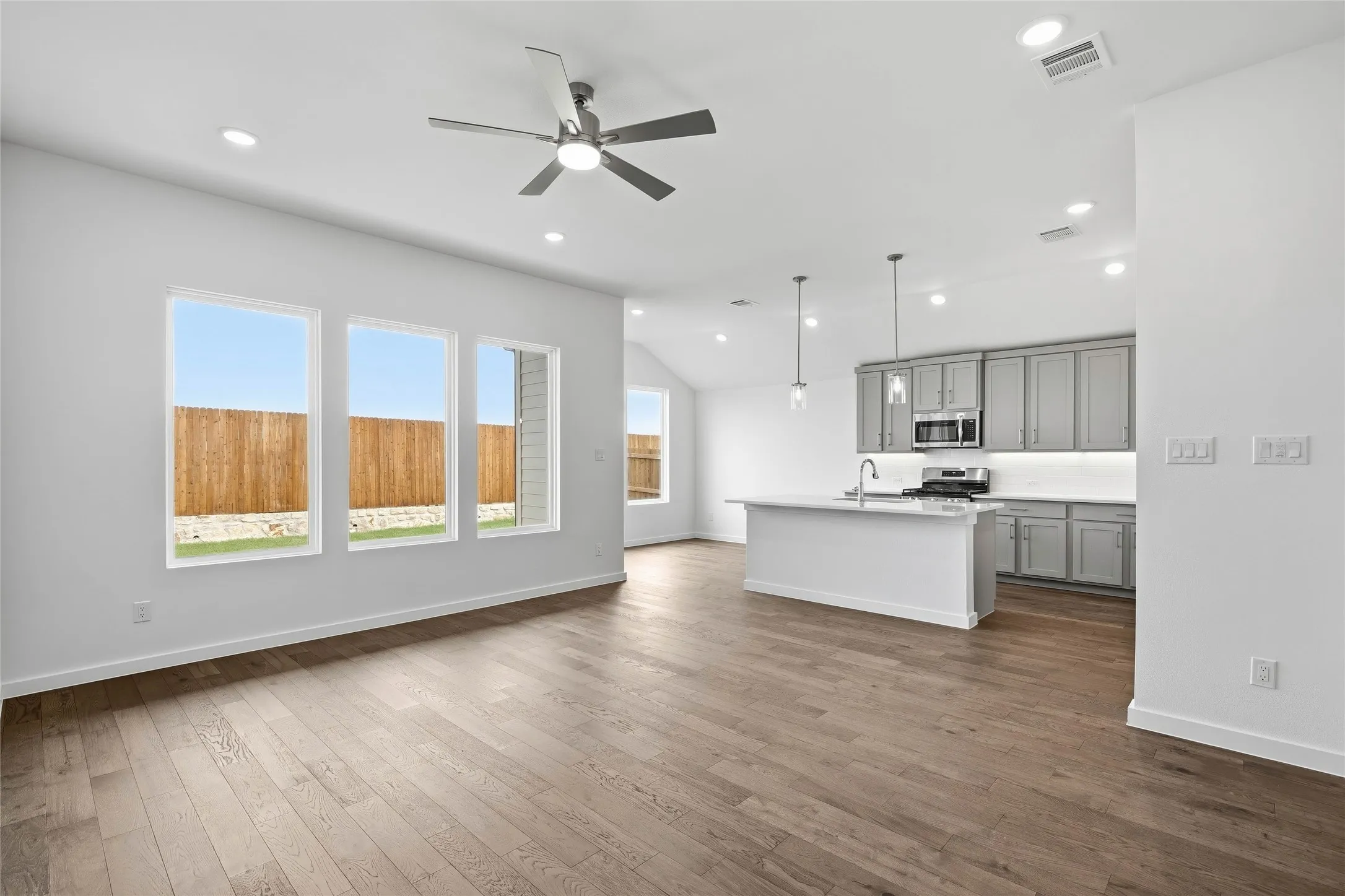 Single Family Residence For Sale in Tarrant County , 4628 Commack Drive, Fort Worth, Texas 76135, 3 Bedroom, 3 Bathroom, 2 Garage spaces, 1,787 Sqft, built in 2026, New Construction - Incomplete, mls#21250922, Real Estate Agent in Fort Worth, Homes For Sale in Tarrant county, Homes For Sale in Fort Worth, Realtor in Fort Worth Texas, Real Estate Brokerage Independent Realty Texas, Luminita Cordes Realtor