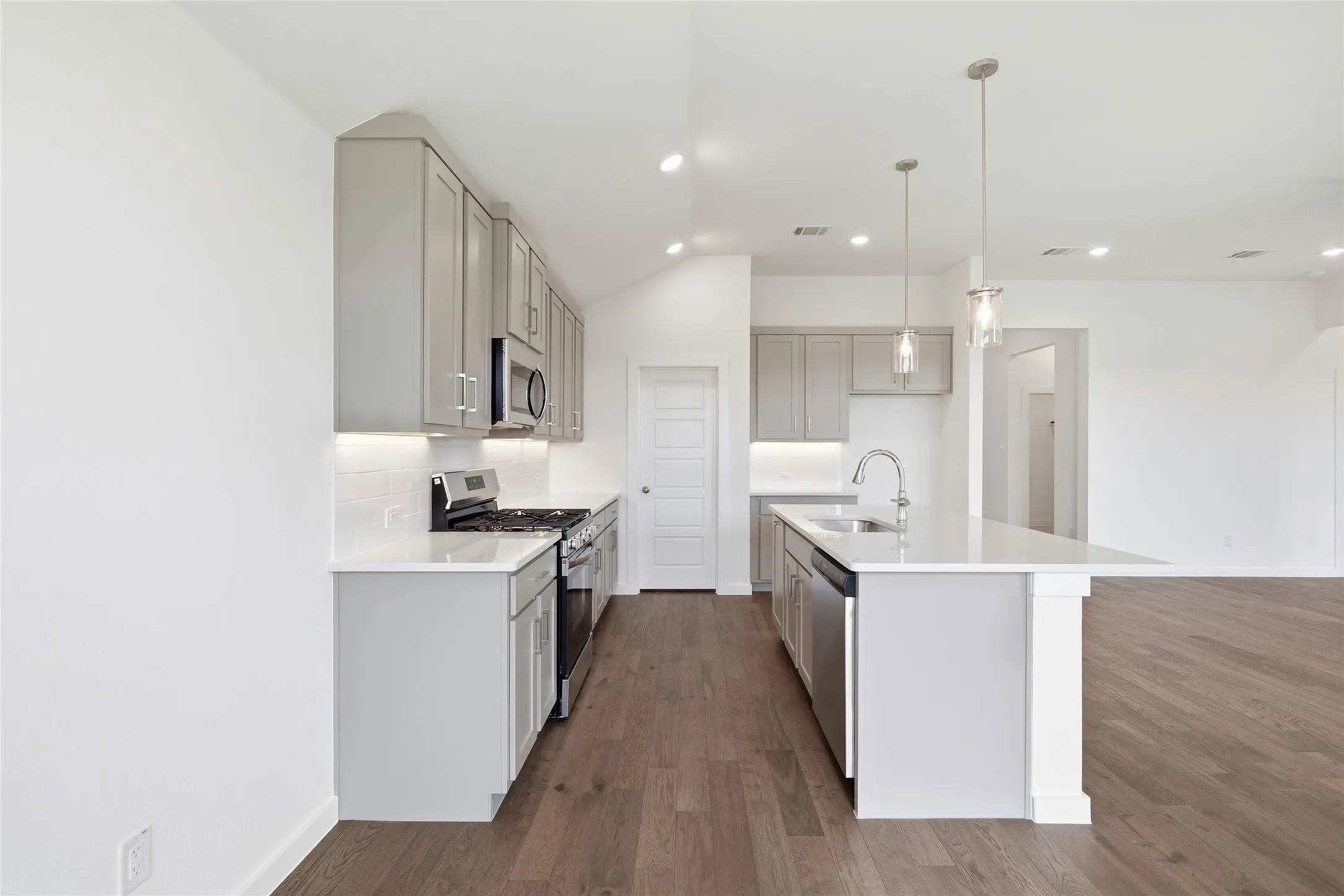Single Family Residence For Sale in Tarrant County , 4628 Commack Drive, Fort Worth, Texas 76135, 3 Bedroom, 3 Bathroom, 2 Garage spaces, 1,787 Sqft, built in 2026, New Construction - Incomplete, mls#21250922, Real Estate Agent in Fort Worth, Homes For Sale in Tarrant county, Homes For Sale in Fort Worth, Realtor in Fort Worth Texas, Real Estate Brokerage Independent Realty Texas, Luminita Cordes Realtor