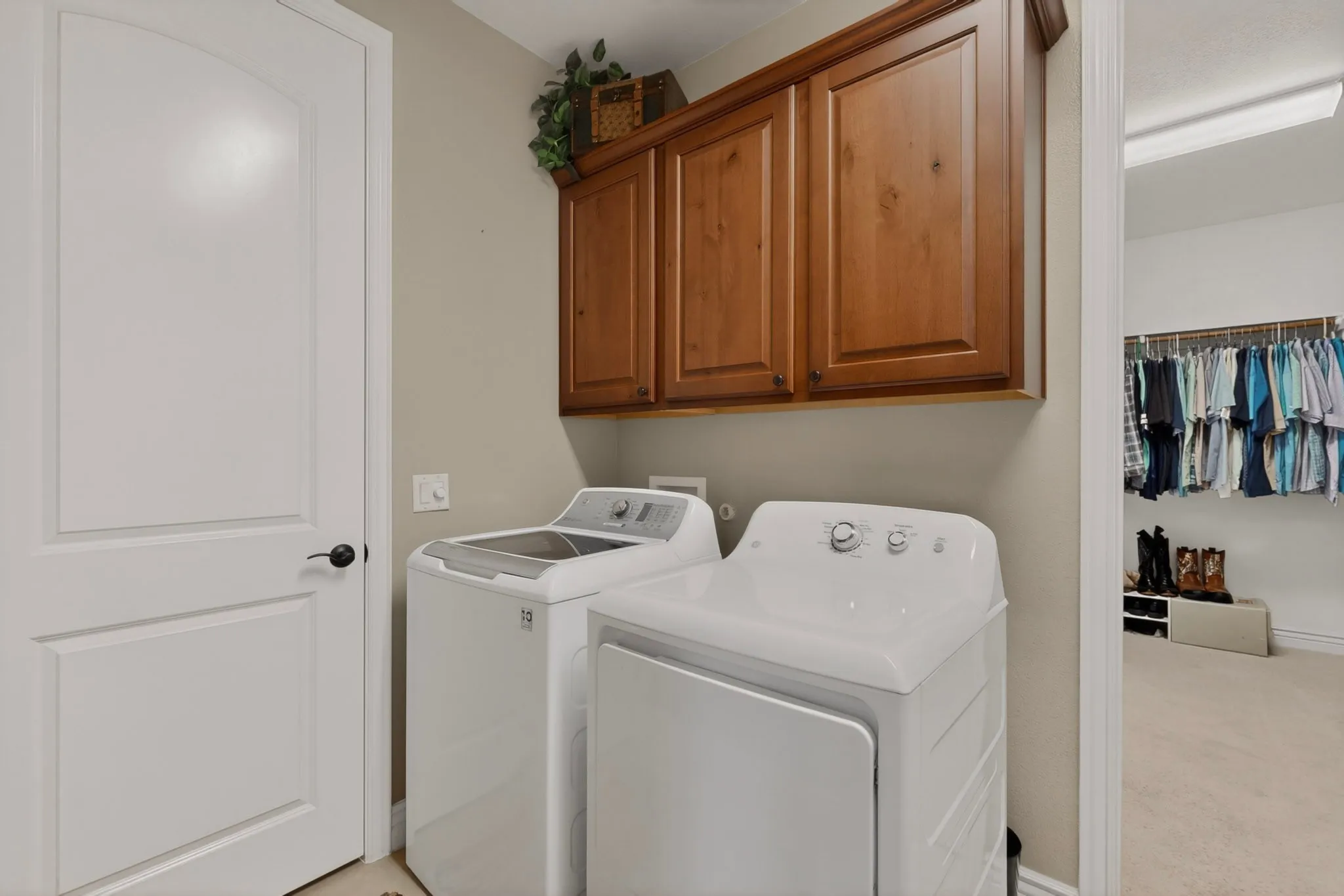 Single Family Residence For Sale in Denton County , 9524 Crestview Drive, Denton, Texas 76207, 3 Bedroom, 3 Bathroom, 3 Garage spaces, 2,377 Sqft, built in 2016, mls#21248931, Real Estate Agent in Denton, Homes For Sale in Denton county, Homes For Sale in Denton, Realtor in Denton Texas, Real Estate Brokerage Independent Realty Texas, Luminita Cordes Realtor
