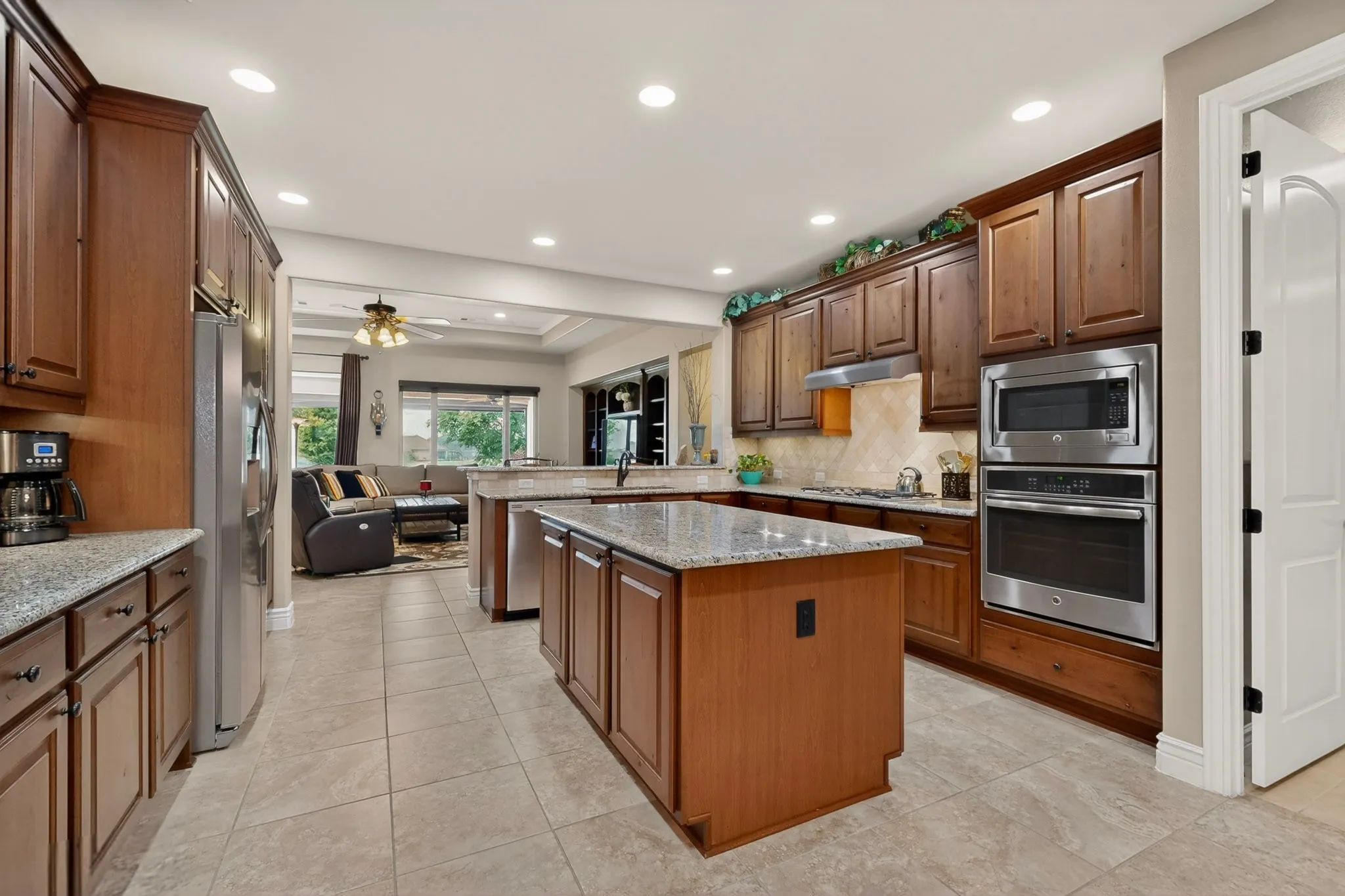 Single Family Residence For Sale in Denton County , 9524 Crestview Drive, Denton, Texas 76207, 3 Bedroom, 3 Bathroom, 3 Garage spaces, 2,377 Sqft, built in 2016, mls#21248931, Real Estate Agent in Denton, Homes For Sale in Denton county, Homes For Sale in Denton, Realtor in Denton Texas, Real Estate Brokerage Independent Realty Texas, Luminita Cordes Realtor