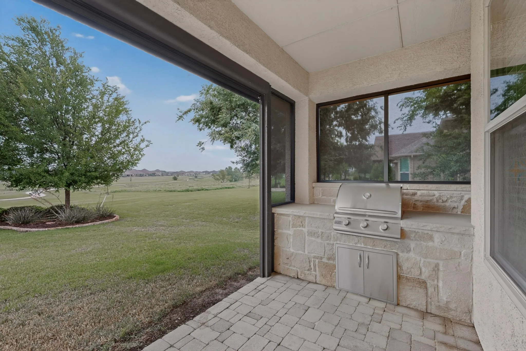 Single Family Residence For Sale in Denton County , 9524 Crestview Drive, Denton, Texas 76207, 3 Bedroom, 3 Bathroom, 3 Garage spaces, 2,377 Sqft, built in 2016, mls#21248931, Real Estate Agent in Denton, Homes For Sale in Denton county, Homes For Sale in Denton, Realtor in Denton Texas, Real Estate Brokerage Independent Realty Texas, Luminita Cordes Realtor