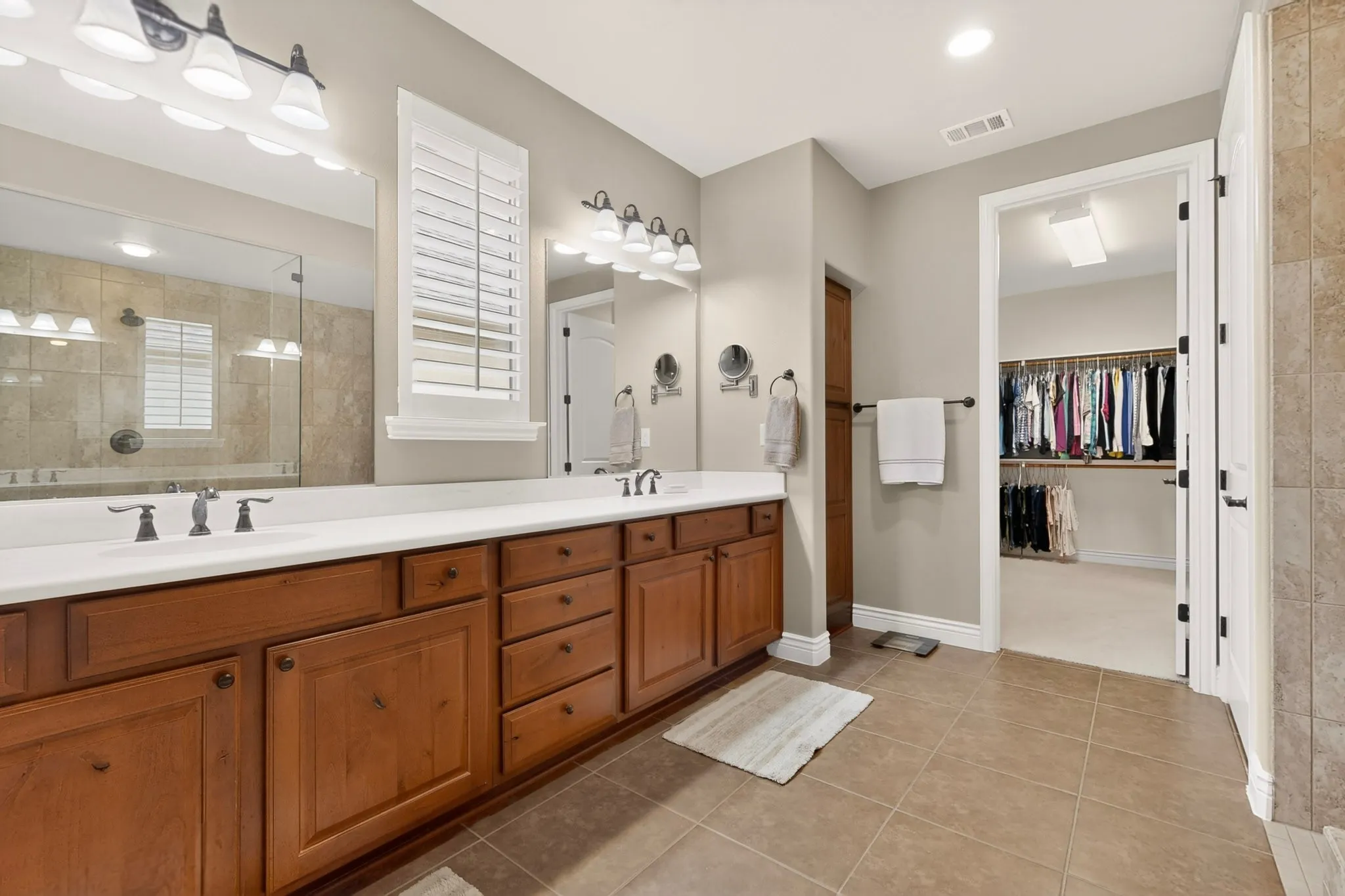 Single Family Residence For Sale in Denton County , 9524 Crestview Drive, Denton, Texas 76207, 3 Bedroom, 3 Bathroom, 3 Garage spaces, 2,377 Sqft, built in 2016, mls#21248931, Real Estate Agent in Denton, Homes For Sale in Denton county, Homes For Sale in Denton, Realtor in Denton Texas, Real Estate Brokerage Independent Realty Texas, Luminita Cordes Realtor