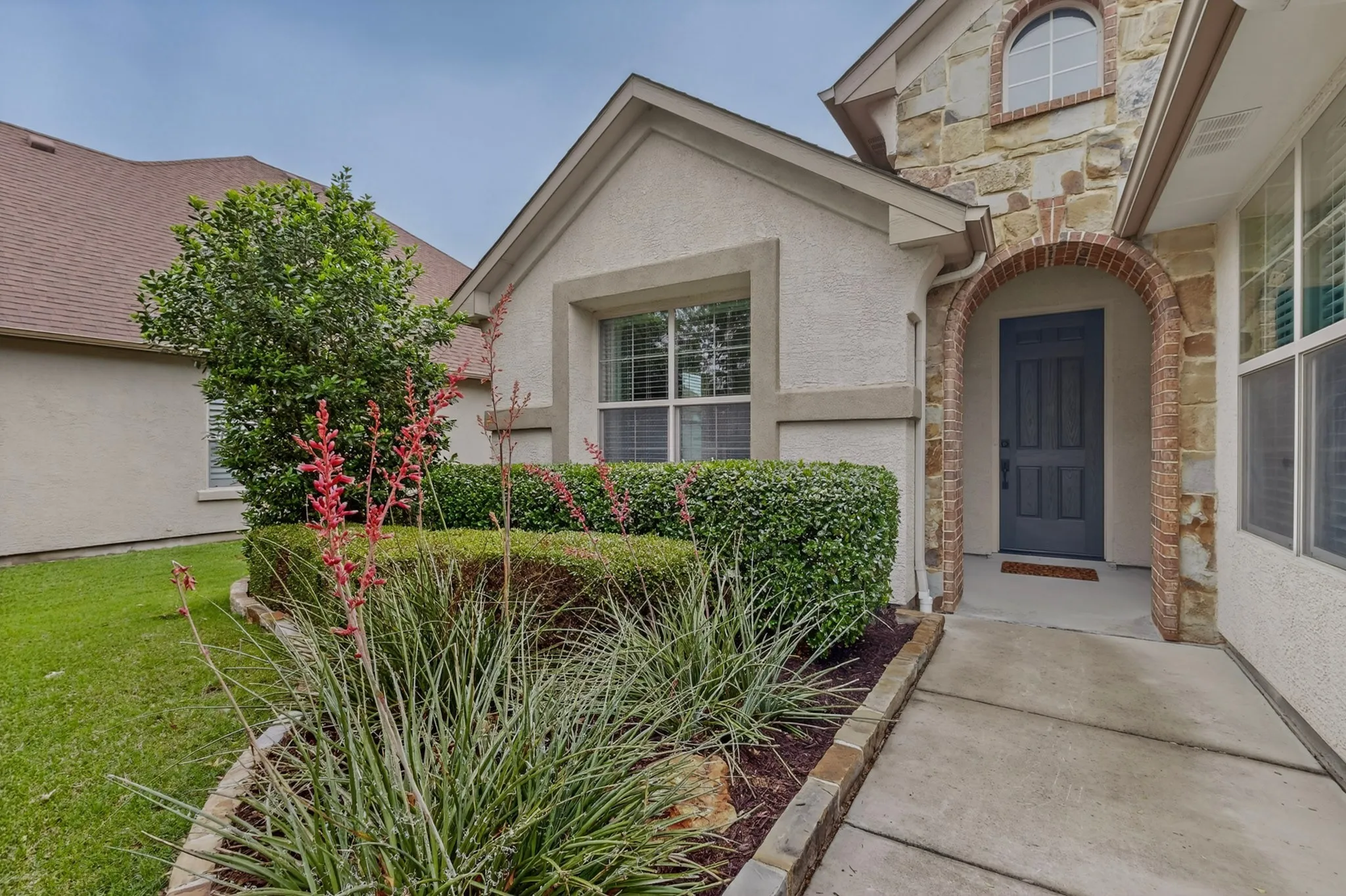 Single Family Residence For Sale in Denton County , 9524 Crestview Drive, Denton, Texas 76207, 3 Bedroom, 3 Bathroom, 3 Garage spaces, 2,377 Sqft, built in 2016, mls#21248931, Real Estate Agent in Denton, Homes For Sale in Denton county, Homes For Sale in Denton, Realtor in Denton Texas, Real Estate Brokerage Independent Realty Texas, Luminita Cordes Realtor