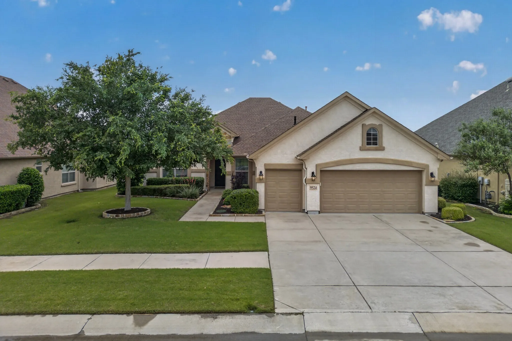 Single Family Residence For Sale in Denton County , 9524 Crestview Drive, Denton, Texas 76207, 3 Bedroom, 3 Bathroom, 3 Garage spaces, 2,377 Sqft, built in 2016, mls#21248931, Real Estate Agent in Denton, Homes For Sale in Denton county, Homes For Sale in Denton, Realtor in Denton Texas, Real Estate Brokerage Independent Realty Texas, Luminita Cordes Realtor