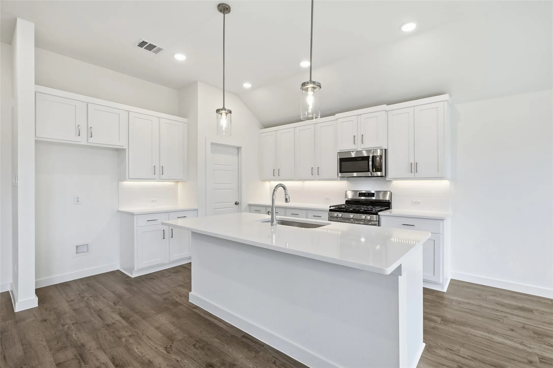 Single Family Residence For Sale in Tarrant County , 6709 Serenity Drive, Fort Worth, Texas 76135, 3 Bedroom, 2 Bathroom, 2 Garage spaces, 1,781 Sqft, built in 2026, New Construction - Incomplete, mls#21250939, Real Estate Agent in Fort Worth, Homes For Sale in Tarrant county, Homes For Sale in Fort Worth, Realtor in Fort Worth Texas, Real Estate Brokerage Independent Realty Texas, Luminita Cordes Realtor