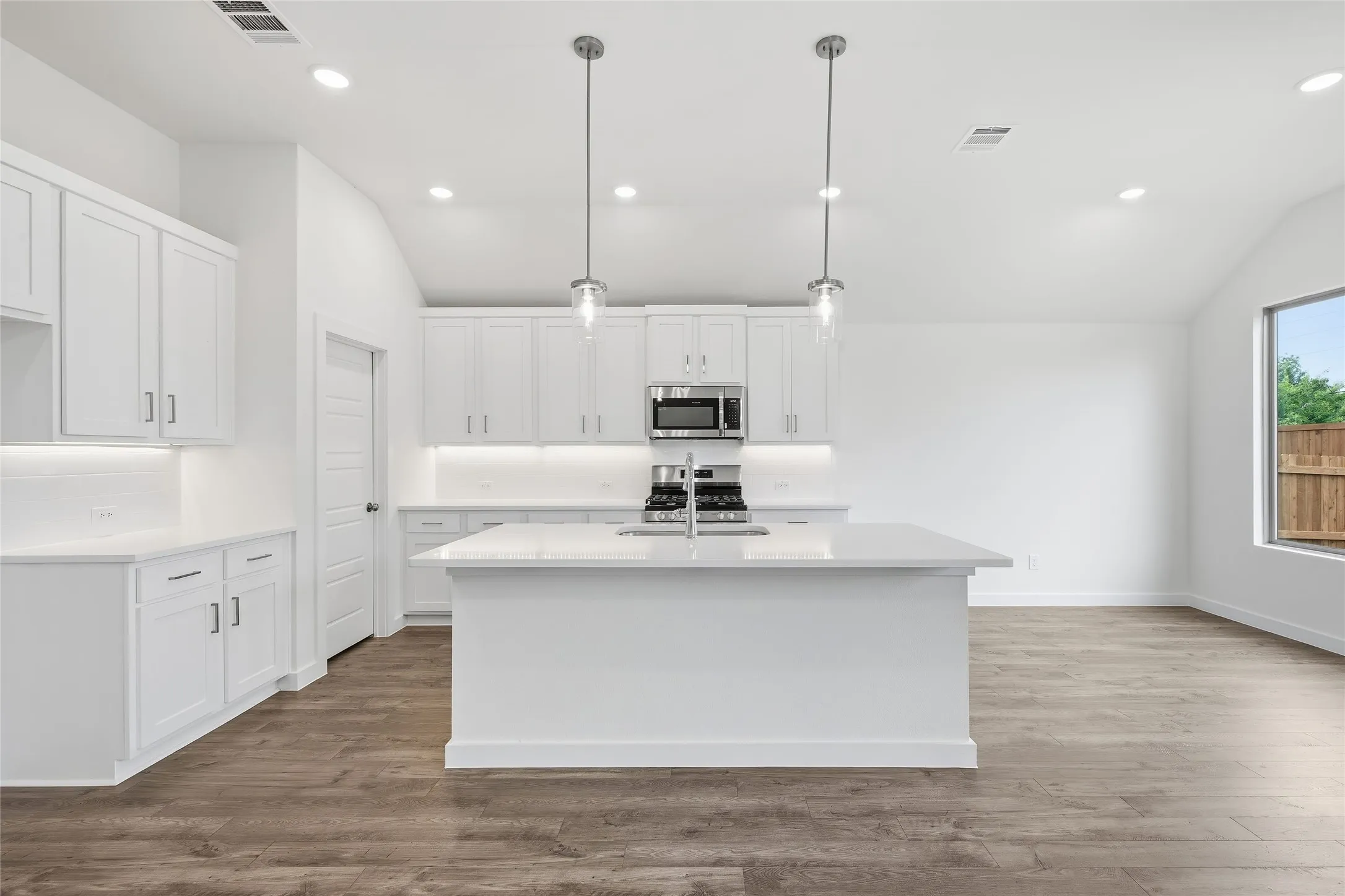 Single Family Residence For Sale in Tarrant County , 6709 Serenity Drive, Fort Worth, Texas 76135, 3 Bedroom, 2 Bathroom, 2 Garage spaces, 1,781 Sqft, built in 2026, New Construction - Incomplete, mls#21250939, Real Estate Agent in Fort Worth, Homes For Sale in Tarrant county, Homes For Sale in Fort Worth, Realtor in Fort Worth Texas, Real Estate Brokerage Independent Realty Texas, Luminita Cordes Realtor