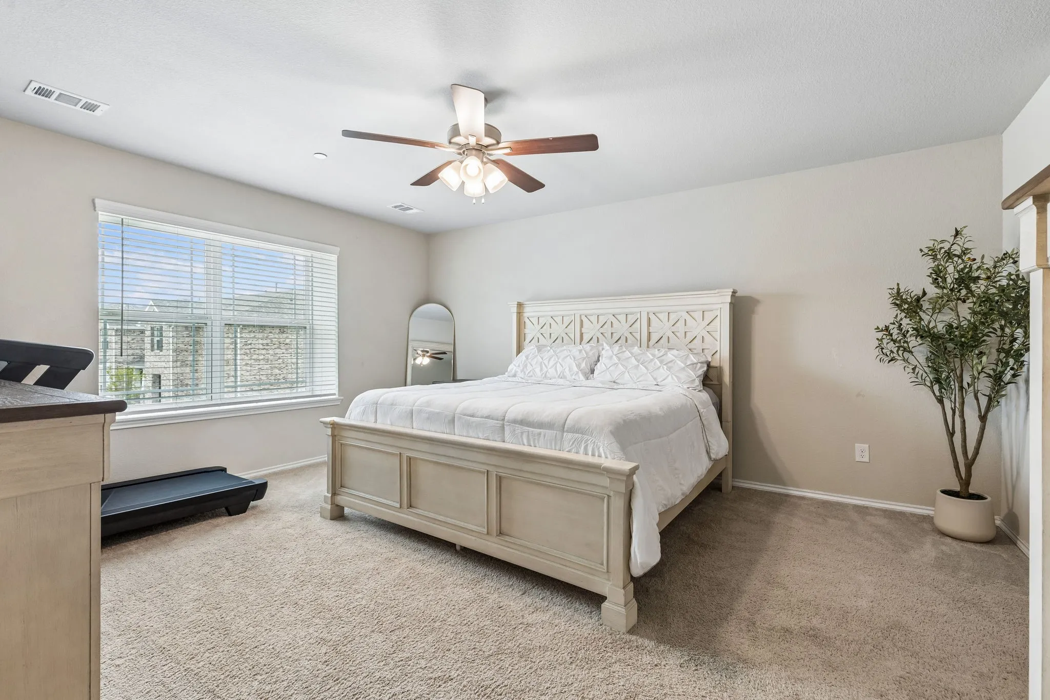 Townhouse For Rent in Kaufman County , 3120 Providence Place, Crandall, Texas 75114, 3 Bedrooms, 3 Bathrooms, 2 Garage spaces, 1,746 Sqft, built in 2022, Preowned, Price $2,200, mls#21249578, Real Estate Agent in Crandall, Homes For Rent in Kaufman county, Homes For Rent in Crandall, Realtor in Crandall Texas, Real Estate Brokerage Independent Realty Texas, Luminita Cordes Realtor