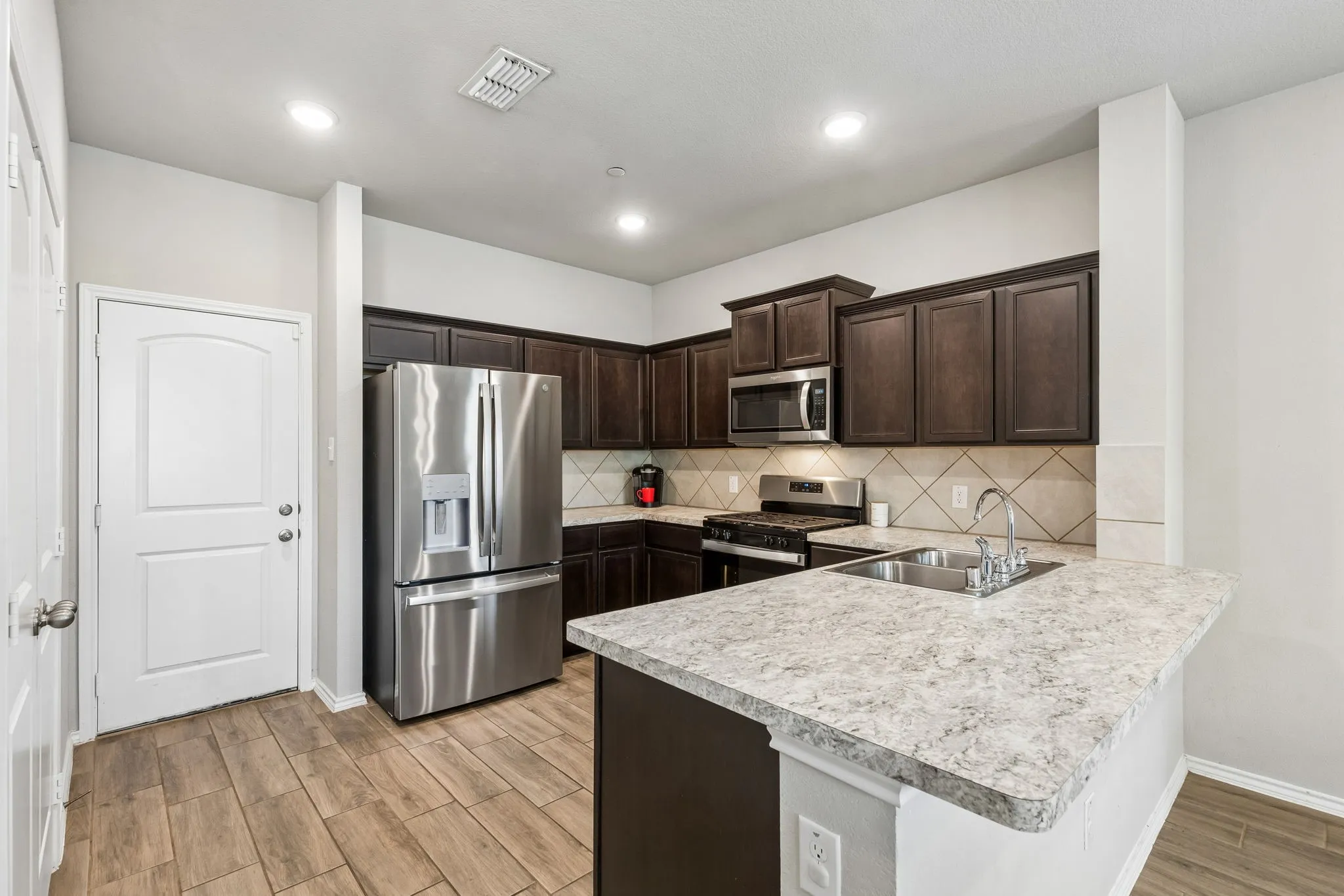 Townhouse For Rent in Kaufman County , 3120 Providence Place, Crandall, Texas 75114, 3 Bedrooms, 3 Bathrooms, 2 Garage spaces, 1,746 Sqft, built in 2022, Preowned, Price $2,200, mls#21249578, Real Estate Agent in Crandall, Homes For Rent in Kaufman county, Homes For Rent in Crandall, Realtor in Crandall Texas, Real Estate Brokerage Independent Realty Texas, Luminita Cordes Realtor