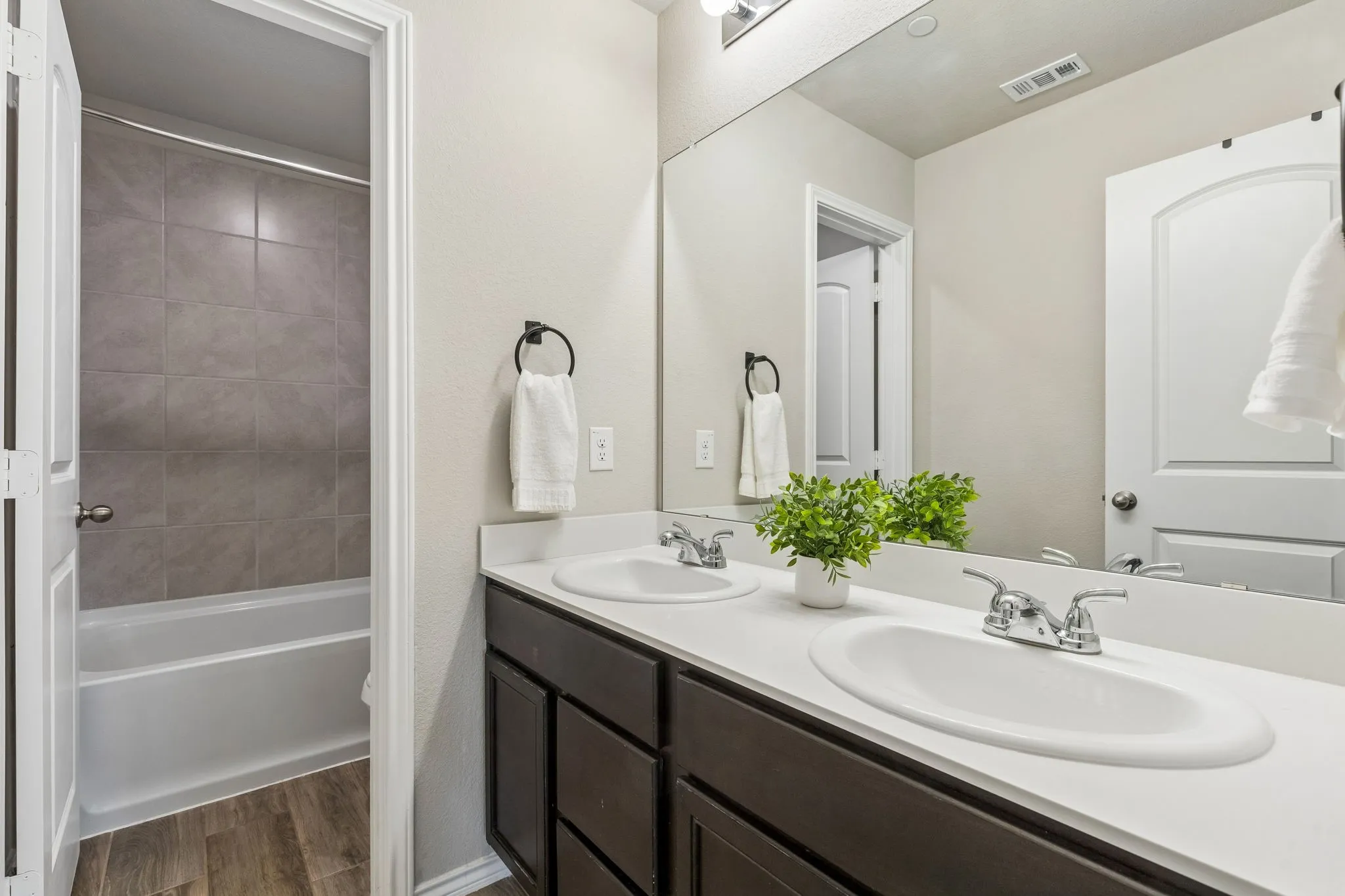 Townhouse For Rent in Kaufman County , 3120 Providence Place, Crandall, Texas 75114, 3 Bedrooms, 3 Bathrooms, 2 Garage spaces, 1,746 Sqft, built in 2022, Preowned, Price $2,200, mls#21249578, Real Estate Agent in Crandall, Homes For Rent in Kaufman county, Homes For Rent in Crandall, Realtor in Crandall Texas, Real Estate Brokerage Independent Realty Texas, Luminita Cordes Realtor