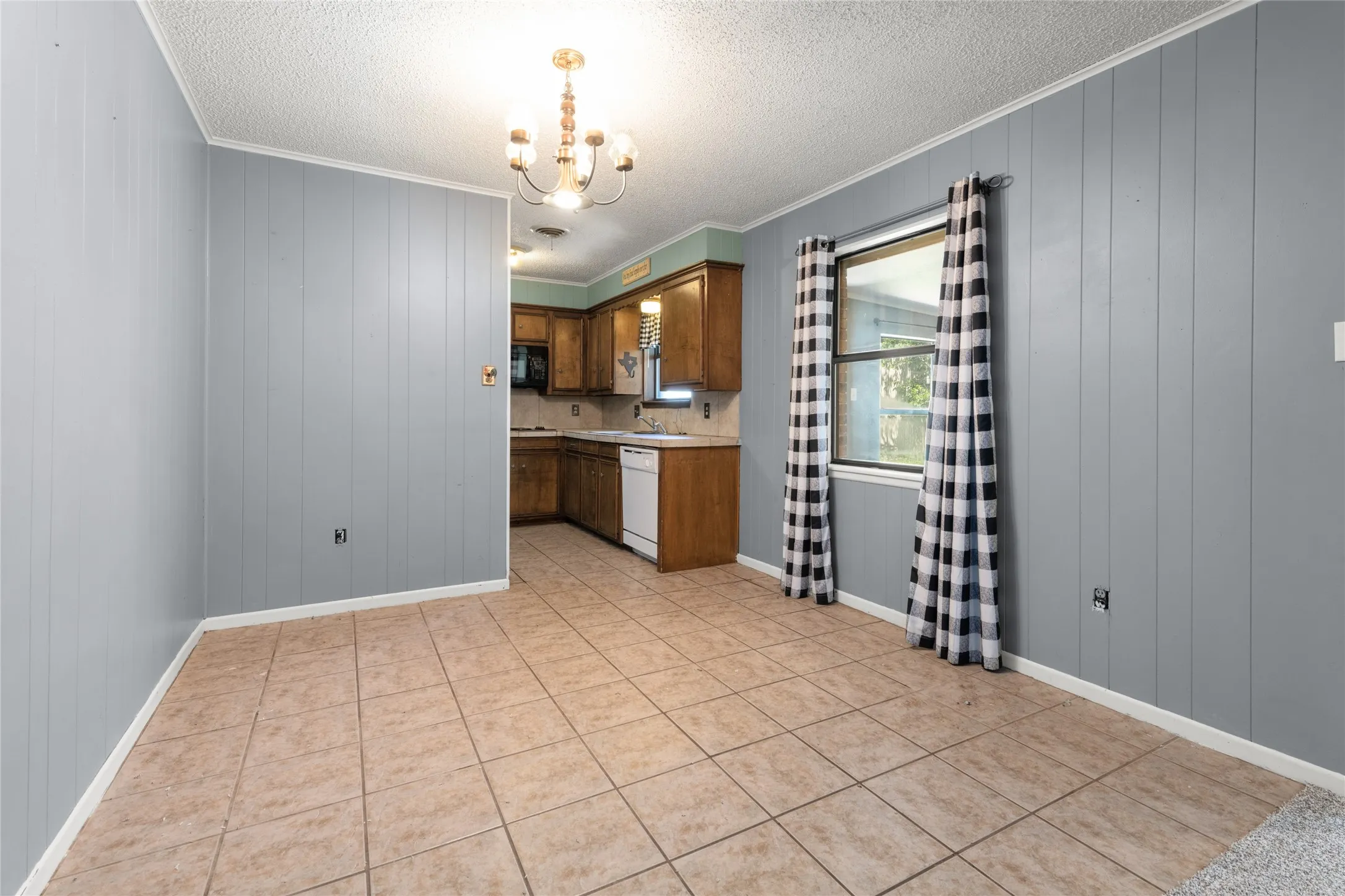 Single Family Residence For Sale in Taylor County , 315 Fm 126, Merkel, Texas 79536, 3 Bedroom, 2 Bathroom, 2 Garage spaces, 1,551 Sqft, built in 1978, Preowned, mls#21249841, Real Estate Agent in Merkel, Homes For Sale in Taylor county, Homes For Sale in Merkel, Realtor in Merkel Texas, Real Estate Brokerage Independent Realty Texas, Luminita Cordes Realtor