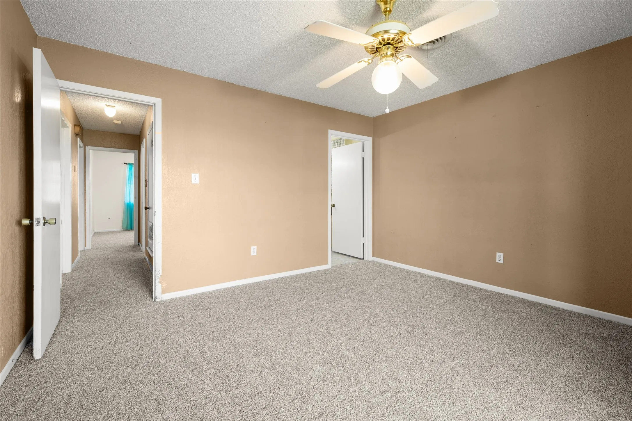 Single Family Residence For Sale in Taylor County , 315 Fm 126, Merkel, Texas 79536, 3 Bedroom, 2 Bathroom, 2 Garage spaces, 1,551 Sqft, built in 1978, Preowned, mls#21249841, Real Estate Agent in Merkel, Homes For Sale in Taylor county, Homes For Sale in Merkel, Realtor in Merkel Texas, Real Estate Brokerage Independent Realty Texas, Luminita Cordes Realtor