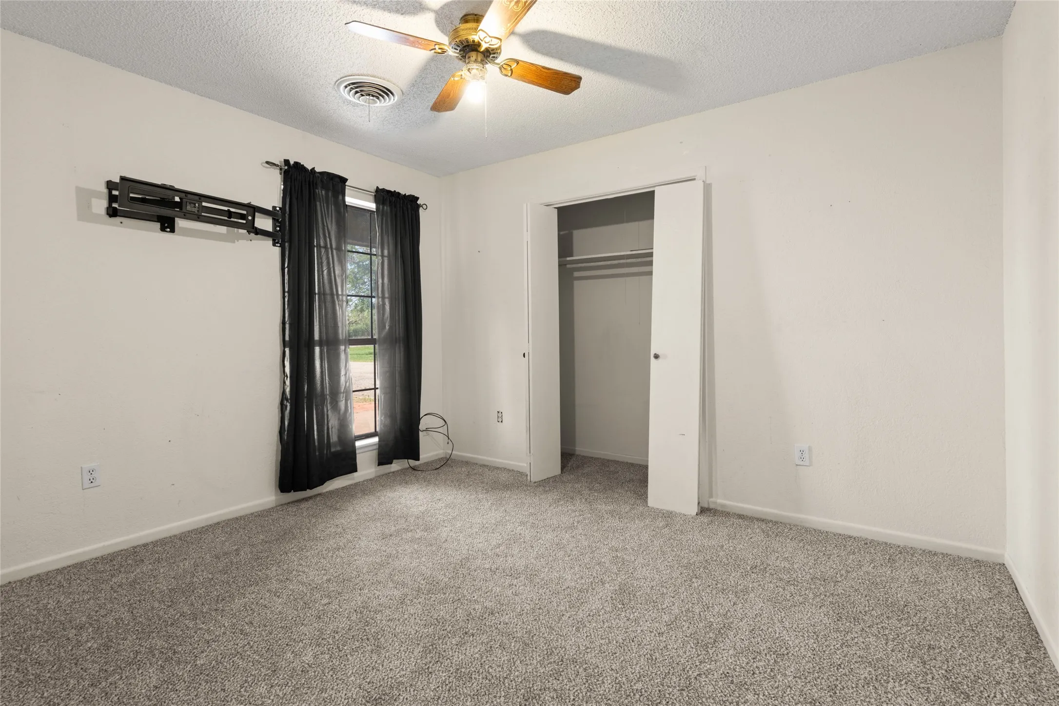Single Family Residence For Sale in Taylor County , 315 Fm 126, Merkel, Texas 79536, 3 Bedroom, 2 Bathroom, 2 Garage spaces, 1,551 Sqft, built in 1978, Preowned, mls#21249841, Real Estate Agent in Merkel, Homes For Sale in Taylor county, Homes For Sale in Merkel, Realtor in Merkel Texas, Real Estate Brokerage Independent Realty Texas, Luminita Cordes Realtor