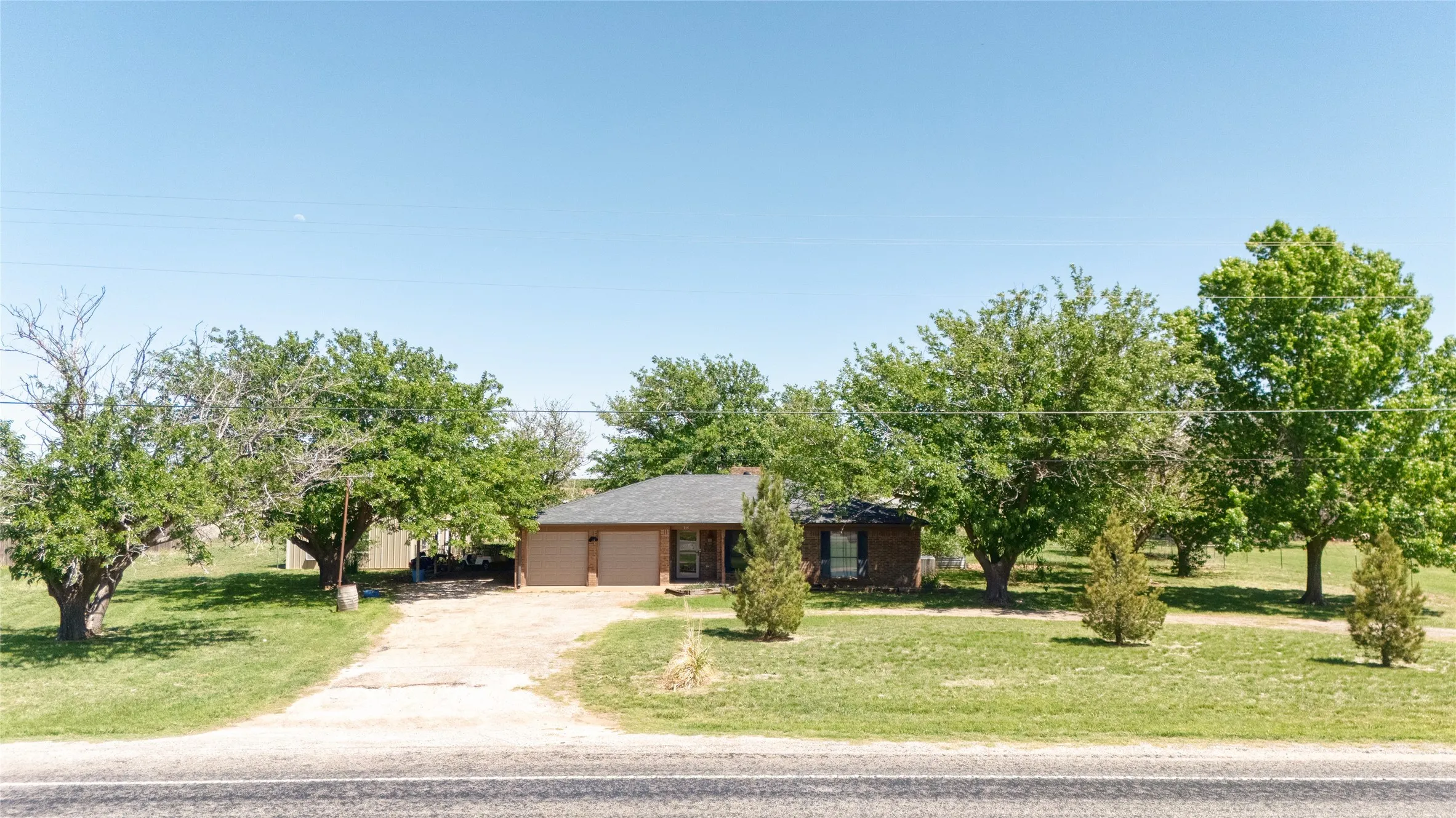 Single Family Residence For Sale in Taylor County , 315 Fm 126, Merkel, Texas 79536, 3 Bedroom, 2 Bathroom, 2 Garage spaces, 1,551 Sqft, built in 1978, Preowned, mls#21249841, Real Estate Agent in Merkel, Homes For Sale in Taylor county, Homes For Sale in Merkel, Realtor in Merkel Texas, Real Estate Brokerage Independent Realty Texas, Luminita Cordes Realtor