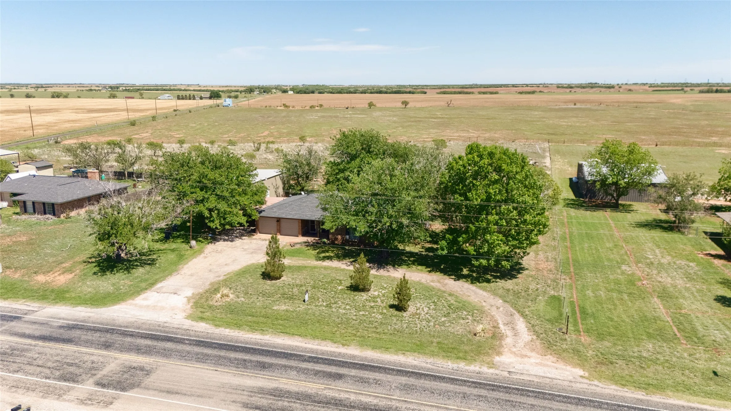 Single Family Residence For Sale in Taylor County , 315 Fm 126, Merkel, Texas 79536, 3 Bedroom, 2 Bathroom, 2 Garage spaces, 1,551 Sqft, built in 1978, Preowned, mls#21249841, Real Estate Agent in Merkel, Homes For Sale in Taylor county, Homes For Sale in Merkel, Realtor in Merkel Texas, Real Estate Brokerage Independent Realty Texas, Luminita Cordes Realtor