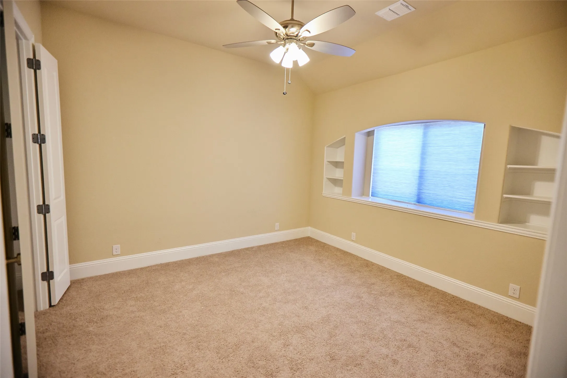 Single Family Residence For Rent in Collin County , 1460 Waterton Drive, Prosper, Texas 75078, 5 Bedrooms, 5 Bathrooms, 4 Garage spaces, 4,253 Sqft, built in 2022, Preowned, Price $4,500, mls#21250982, Real Estate Agent in Prosper, Homes For Rent in Collin county, Homes For Rent in Prosper, Realtor in Prosper Texas, Real Estate Brokerage Independent Realty Texas, Luminita Cordes Realtor