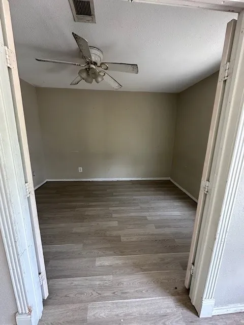 Single Family Residence For Sale in Tarrant County , 205 Hallvale Drive, White Settlement, Texas 76108, 3 Bedroom, 1 Bathroom, Garage spaces, 875 Sqft, built in 1947, mls#21250989, Real Estate Agent in White Settlement, Homes For Sale in Tarrant county, Homes For Sale in White Settlement, Realtor in White Settlement Texas, Real Estate Brokerage Independent Realty Texas, Luminita Cordes Realtor