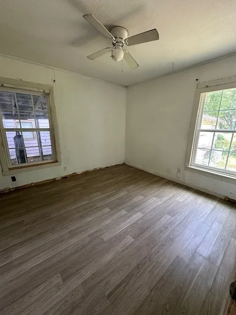 Single Family Residence For Sale in Tarrant County , 205 Hallvale Drive, White Settlement, Texas 76108, 3 Bedroom, 1 Bathroom, Garage spaces, 875 Sqft, built in 1947, mls#21250989, Real Estate Agent in White Settlement, Homes For Sale in Tarrant county, Homes For Sale in White Settlement, Realtor in White Settlement Texas, Real Estate Brokerage Independent Realty Texas, Luminita Cordes Realtor