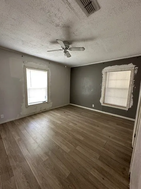 Single Family Residence For Sale in Tarrant County , 205 Hallvale Drive, White Settlement, Texas 76108, 3 Bedroom, 1 Bathroom, Garage spaces, 875 Sqft, built in 1947, mls#21250989, Real Estate Agent in White Settlement, Homes For Sale in Tarrant county, Homes For Sale in White Settlement, Realtor in White Settlement Texas, Real Estate Brokerage Independent Realty Texas, Luminita Cordes Realtor