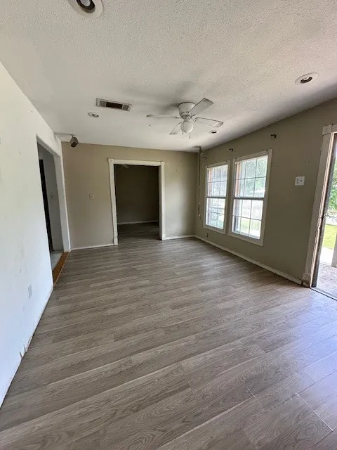 Single Family Residence For Sale in Tarrant County , 205 Hallvale Drive, White Settlement, Texas 76108, 3 Bedroom, 1 Bathroom, Garage spaces, 875 Sqft, built in 1947, mls#21250989, Real Estate Agent in White Settlement, Homes For Sale in Tarrant county, Homes For Sale in White Settlement, Realtor in White Settlement Texas, Real Estate Brokerage Independent Realty Texas, Luminita Cordes Realtor
