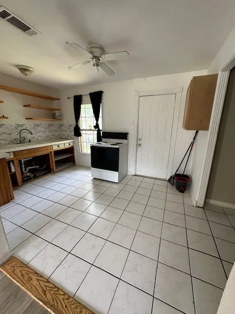 Single Family Residence For Sale in Tarrant County , 205 Hallvale Drive, White Settlement, Texas 76108, 3 Bedroom, 1 Bathroom, Garage spaces, 875 Sqft, built in 1947, mls#21250989, Real Estate Agent in White Settlement, Homes For Sale in Tarrant county, Homes For Sale in White Settlement, Realtor in White Settlement Texas, Real Estate Brokerage Independent Realty Texas, Luminita Cordes Realtor
