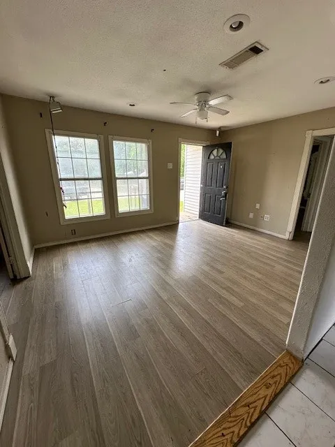 Single Family Residence For Sale in Tarrant County , 205 Hallvale Drive, White Settlement, Texas 76108, 3 Bedroom, 1 Bathroom, Garage spaces, 875 Sqft, built in 1947, mls#21250989, Real Estate Agent in White Settlement, Homes For Sale in Tarrant county, Homes For Sale in White Settlement, Realtor in White Settlement Texas, Real Estate Brokerage Independent Realty Texas, Luminita Cordes Realtor