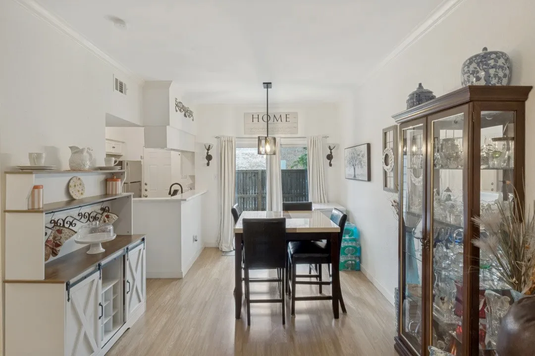 Condominium For Sale in Dallas County , 11655 Audelia Road 405, Dallas, Texas 75243, 2 Bedroom, 2 Bathroom, Garage spaces, 983 Sqft, built in 1982, mls#21244929, Real Estate Agent in Dallas, Homes For Sale in Dallas county, Homes For Sale in Dallas, Realtor in Dallas Texas, Real Estate Brokerage Independent Realty Texas, Luminita Cordes Realtor
