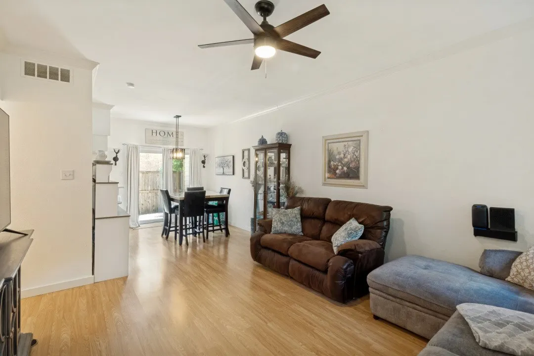 Condominium For Sale in Dallas County , 11655 Audelia Road 405, Dallas, Texas 75243, 2 Bedroom, 2 Bathroom, Garage spaces, 983 Sqft, built in 1982, mls#21244929, Real Estate Agent in Dallas, Homes For Sale in Dallas county, Homes For Sale in Dallas, Realtor in Dallas Texas, Real Estate Brokerage Independent Realty Texas, Luminita Cordes Realtor