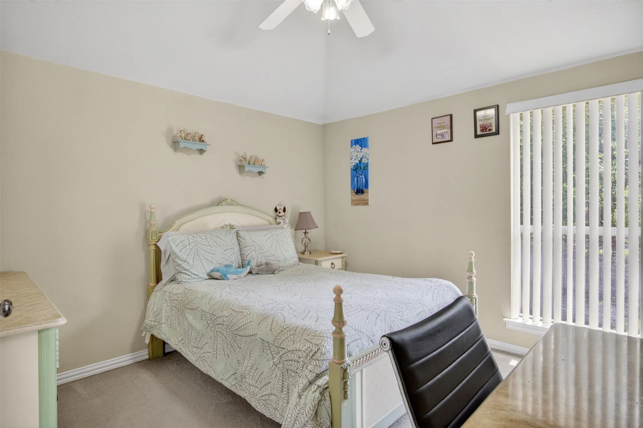 Room featuring neutral wall tones, wood-finish flooring, a vaulted ceiling, and a ceiling fan