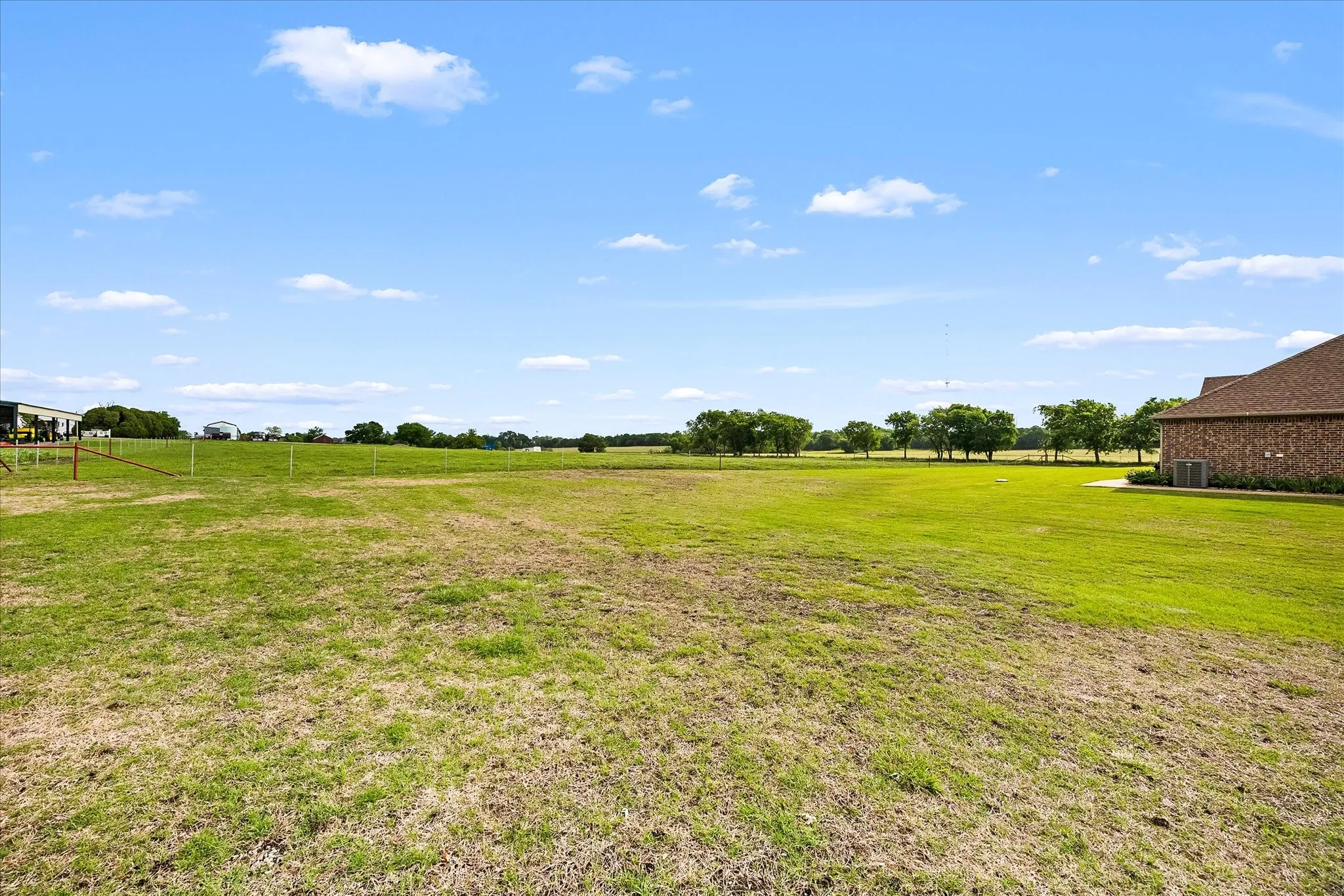 Single Family Residence For Sale in Collin County , 331 Mcclendon Road, Lavon, Texas 75166, 3 Bedrooms, 3 Bathrooms, 2 Garage spaces, 3,530 Sqft, built in 2018, Preowned, Price $739,900, mls#21251014, Real Estate Agent in Lavon, Homes For Sale in Collin county, Homes For Sale in Lavon, Realtor in Lavon Texas, Real Estate Brokerage Independent Realty Texas, Luminita Cordes Realtor