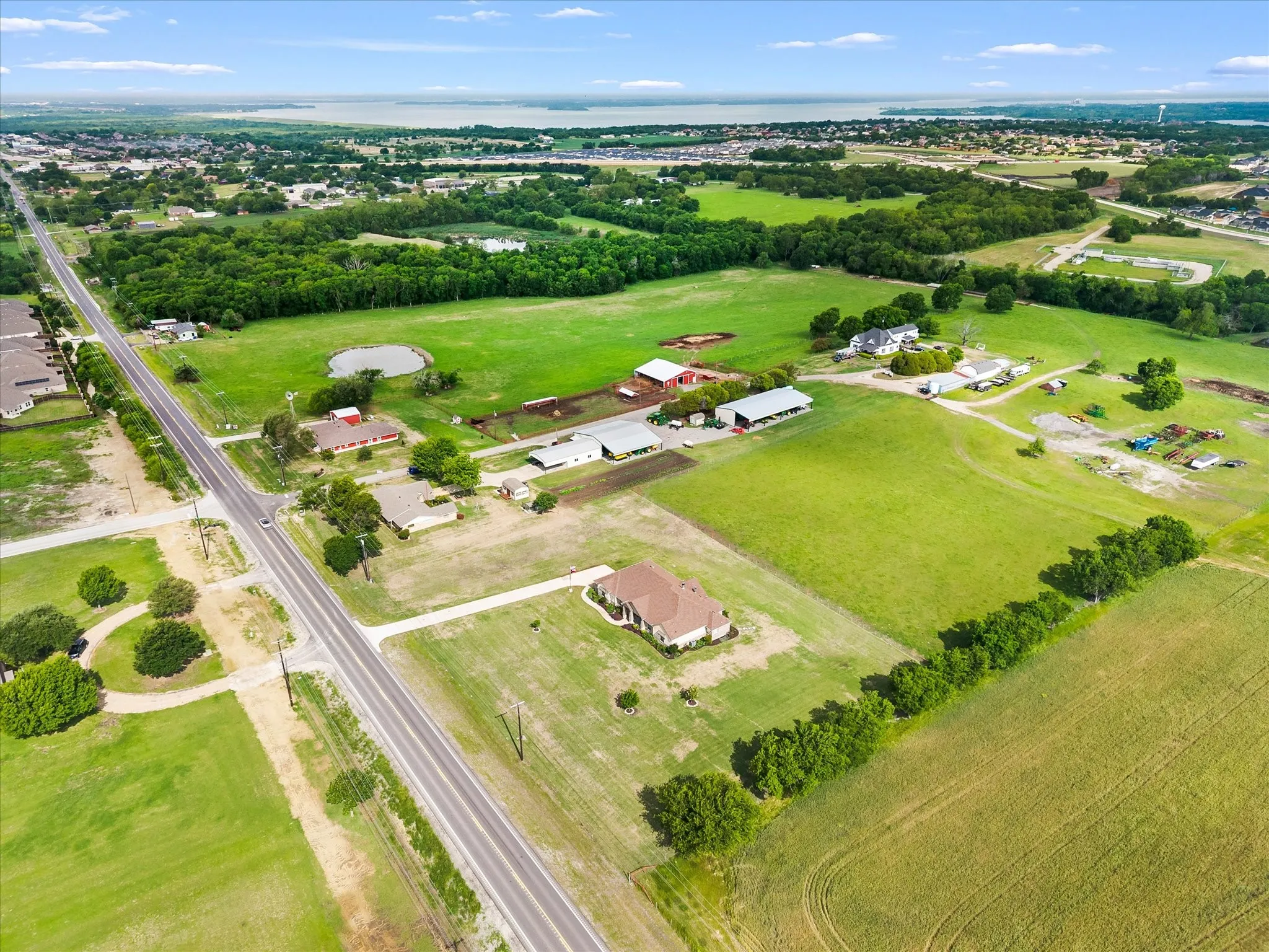 Single Family Residence For Sale in Collin County , 331 Mcclendon Road, Lavon, Texas 75166, 3 Bedrooms, 3 Bathrooms, 2 Garage spaces, 3,530 Sqft, built in 2018, Preowned, Price $739,900, mls#21251014, Real Estate Agent in Lavon, Homes For Sale in Collin county, Homes For Sale in Lavon, Realtor in Lavon Texas, Real Estate Brokerage Independent Realty Texas, Luminita Cordes Realtor
