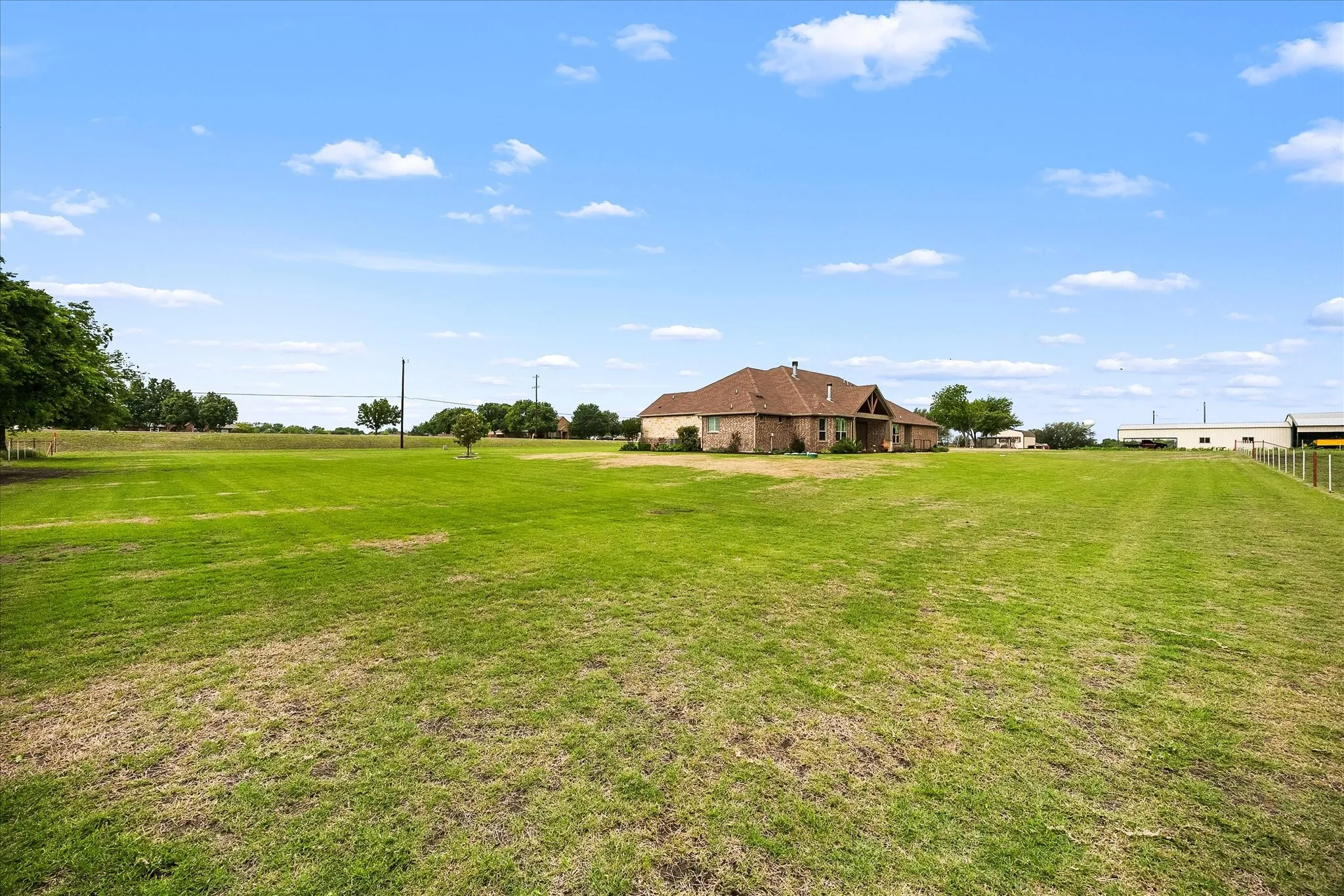 Single Family Residence For Sale in Collin County , 331 Mcclendon Road, Lavon, Texas 75166, 3 Bedrooms, 3 Bathrooms, 2 Garage spaces, 3,530 Sqft, built in 2018, Preowned, Price $739,900, mls#21251014, Real Estate Agent in Lavon, Homes For Sale in Collin county, Homes For Sale in Lavon, Realtor in Lavon Texas, Real Estate Brokerage Independent Realty Texas, Luminita Cordes Realtor