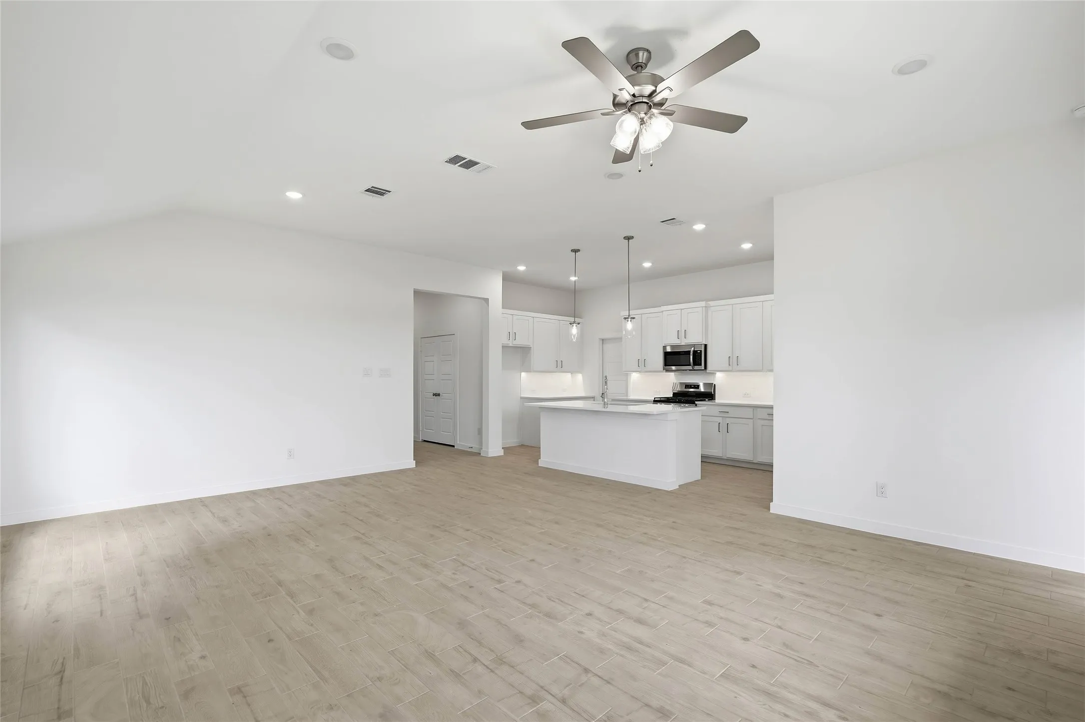 Single Family Residence For Sale in Tarrant County , 4624 Commack Drive, Fort Worth, Texas 76135, 3 Bedroom, 2 Bathroom, 2 Garage spaces, 1,957 Sqft, built in 2026, New Construction - Incomplete, mls#21251020, Real Estate Agent in Fort Worth, Homes For Sale in Tarrant county, Homes For Sale in Fort Worth, Realtor in Fort Worth Texas, Real Estate Brokerage Independent Realty Texas, Luminita Cordes Realtor