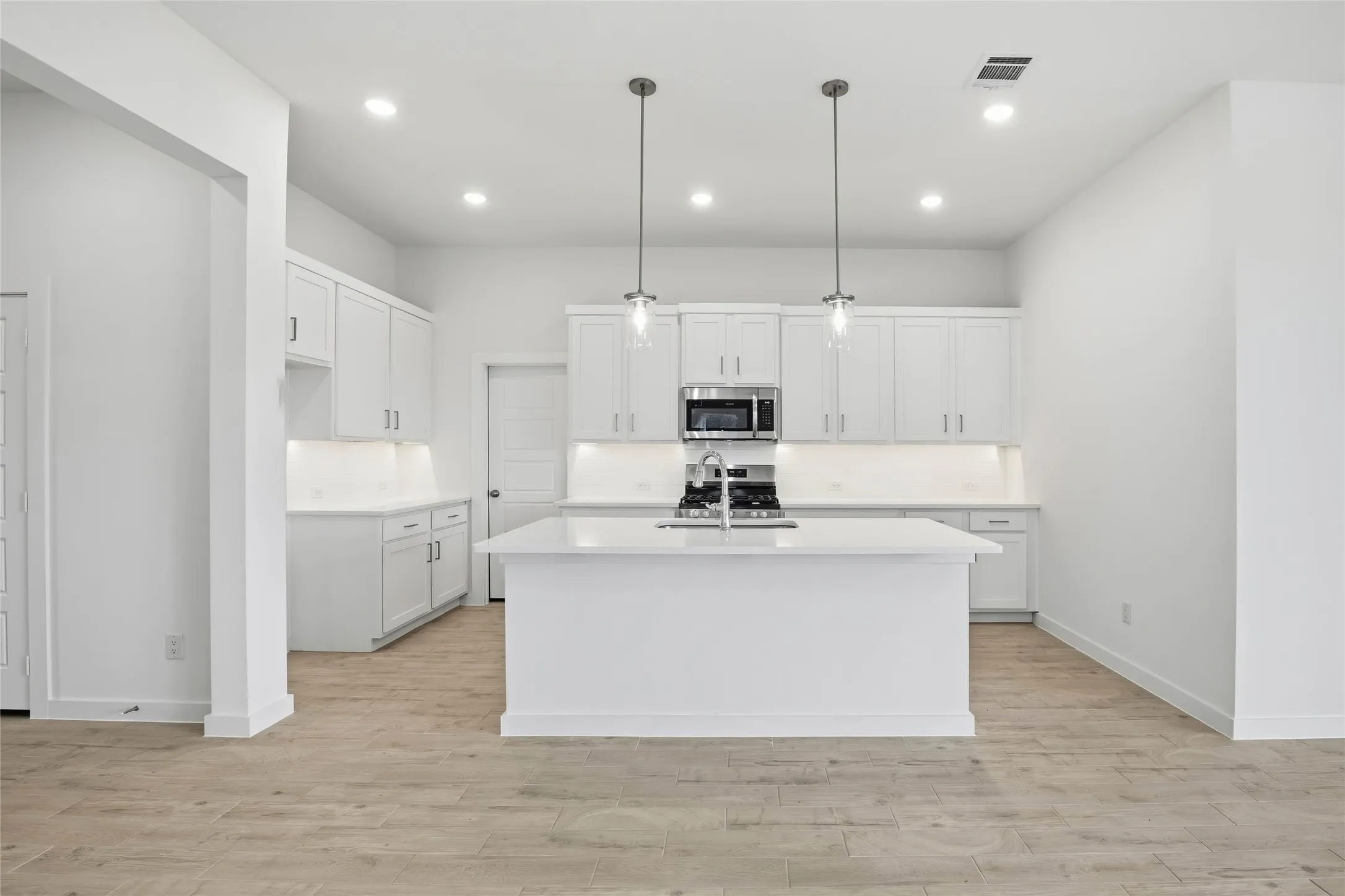 Single Family Residence For Sale in Tarrant County , 4624 Commack Drive, Fort Worth, Texas 76135, 3 Bedroom, 2 Bathroom, 2 Garage spaces, 1,957 Sqft, built in 2026, New Construction - Incomplete, mls#21251020, Real Estate Agent in Fort Worth, Homes For Sale in Tarrant county, Homes For Sale in Fort Worth, Realtor in Fort Worth Texas, Real Estate Brokerage Independent Realty Texas, Luminita Cordes Realtor