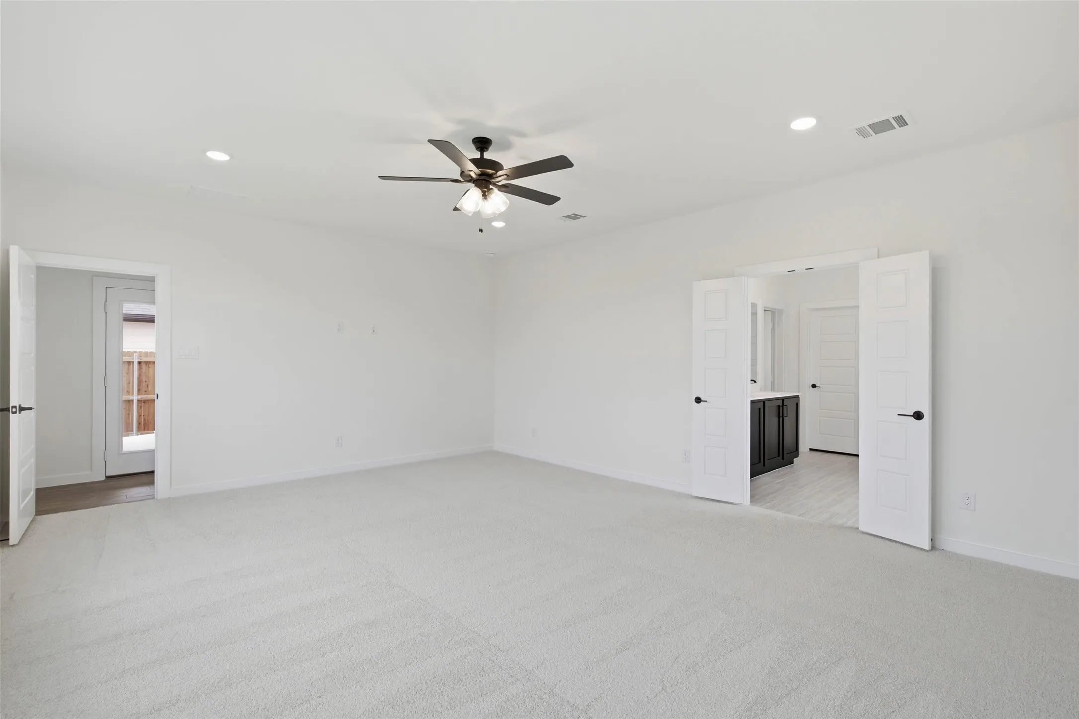 Single Family Residence For Sale in Tarrant County , 4632 Commack Drive, Fort Worth, Texas 76135, 3 Bedroom, 3 Bathroom, 2 Garage spaces, 2,719 Sqft, built in 2026, New Construction - Incomplete, mls#21251043, Real Estate Agent in Fort Worth, Homes For Sale in Tarrant county, Homes For Sale in Fort Worth, Realtor in Fort Worth Texas, Real Estate Brokerage Independent Realty Texas, Luminita Cordes Realtor