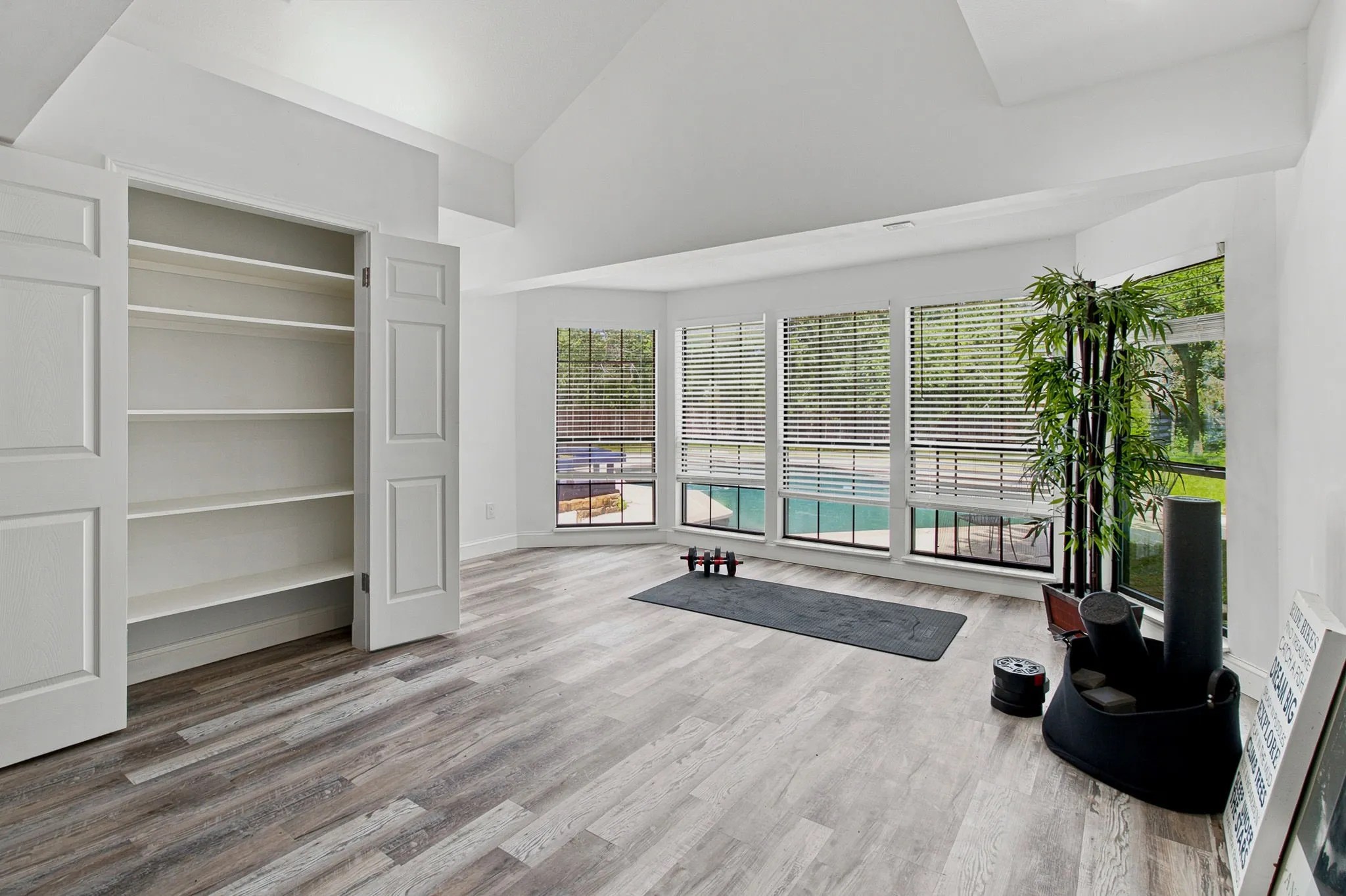 Single Family Residence For Rent in Tarrant County , 450 Ginger Court, Southlake, Texas 76092, 4 Bedroom, 6 Bathroom, 2 Garage spaces, 3,433 Sqft, built in 1983, mls#21250803, Real Estate Agent in Southlake, Homes For Rent in Tarrant county, Homes For Rent in Southlake, Realtor in Southlake Texas, Real Estate Brokerage Independent Realty Texas, Luminita Cordes Realtor