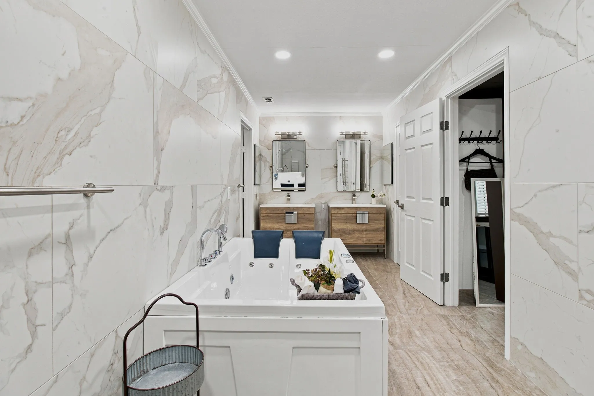 Single Family Residence For Rent in Tarrant County , 450 Ginger Court, Southlake, Texas 76092, 4 Bedroom, 6 Bathroom, 2 Garage spaces, 3,433 Sqft, built in 1983, mls#21250803, Real Estate Agent in Southlake, Homes For Rent in Tarrant county, Homes For Rent in Southlake, Realtor in Southlake Texas, Real Estate Brokerage Independent Realty Texas, Luminita Cordes Realtor