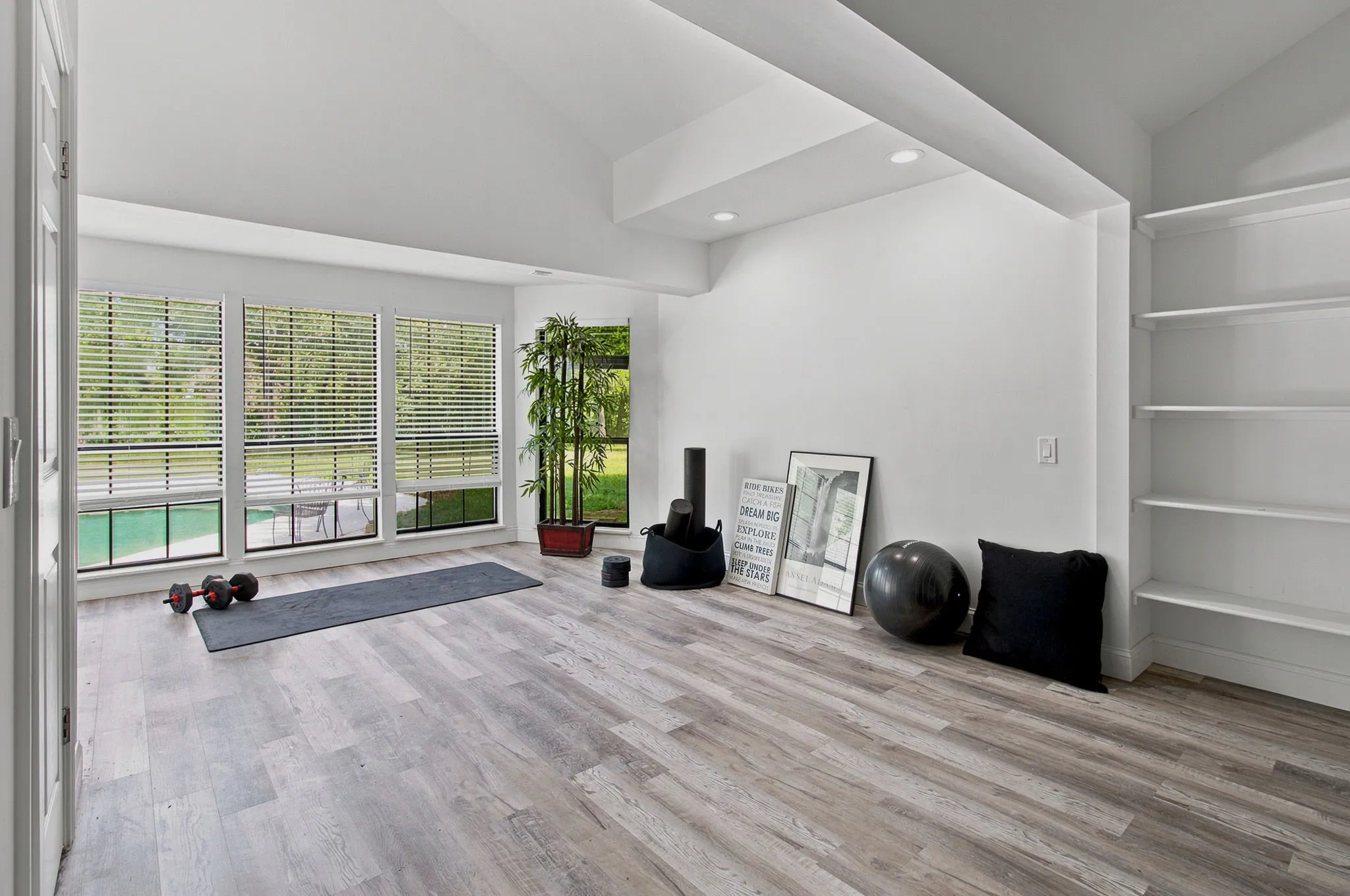 Single Family Residence For Rent in Tarrant County , 450 Ginger Court, Southlake, Texas 76092, 4 Bedroom, 6 Bathroom, 2 Garage spaces, 3,433 Sqft, built in 1983, mls#21250803, Real Estate Agent in Southlake, Homes For Rent in Tarrant county, Homes For Rent in Southlake, Realtor in Southlake Texas, Real Estate Brokerage Independent Realty Texas, Luminita Cordes Realtor