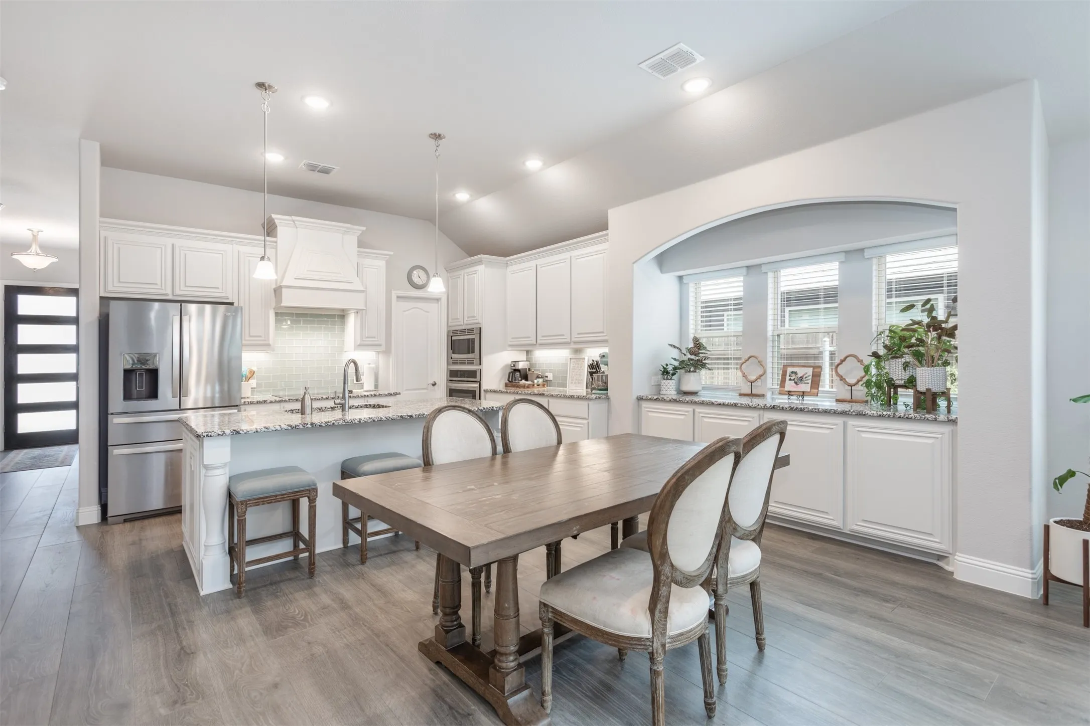 Single Family Residence For Sale in Ellis County , 204 Garden Grove Drive, Waxahachie, Texas 75165, 4 Bedroom, 3 Bathroom, 2 Garage spaces, 2,683 Sqft, built in 2020, mls#21250733, Real Estate Agent in Waxahachie, Homes For Sale in Ellis county, Homes For Sale in Waxahachie, Realtor in Waxahachie Texas, Real Estate Brokerage Independent Realty Texas, Luminita Cordes Realtor