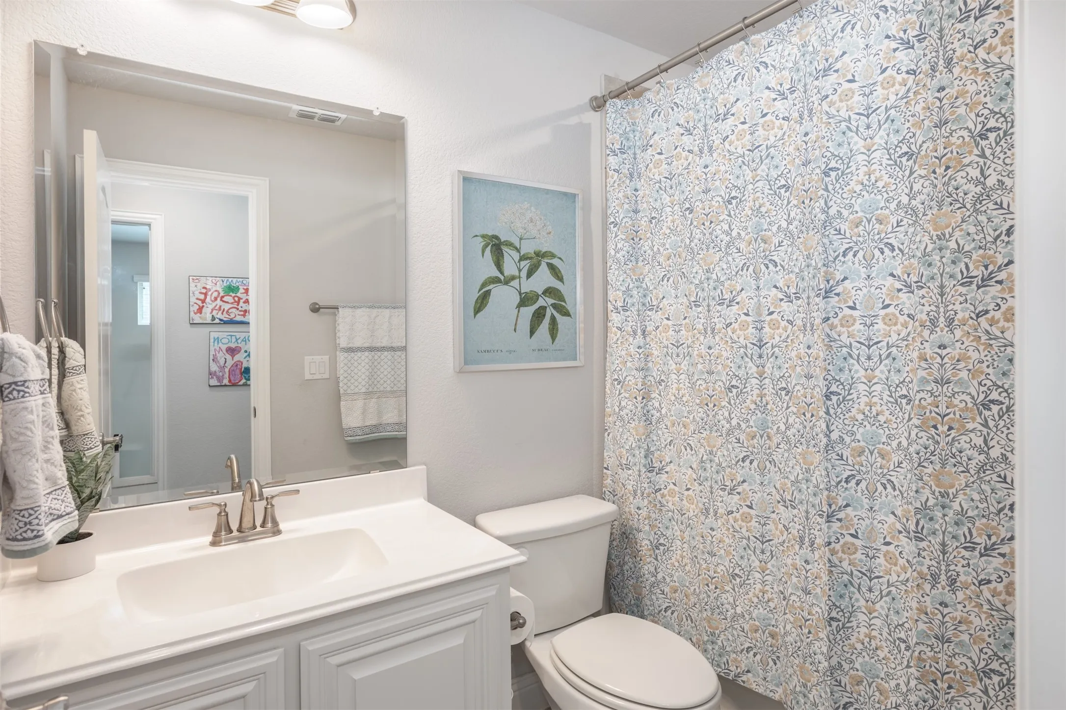 Single Family Residence For Sale in Ellis County , 204 Garden Grove Drive, Waxahachie, Texas 75165, 4 Bedroom, 3 Bathroom, 2 Garage spaces, 2,683 Sqft, built in 2020, mls#21250733, Real Estate Agent in Waxahachie, Homes For Sale in Ellis county, Homes For Sale in Waxahachie, Realtor in Waxahachie Texas, Real Estate Brokerage Independent Realty Texas, Luminita Cordes Realtor