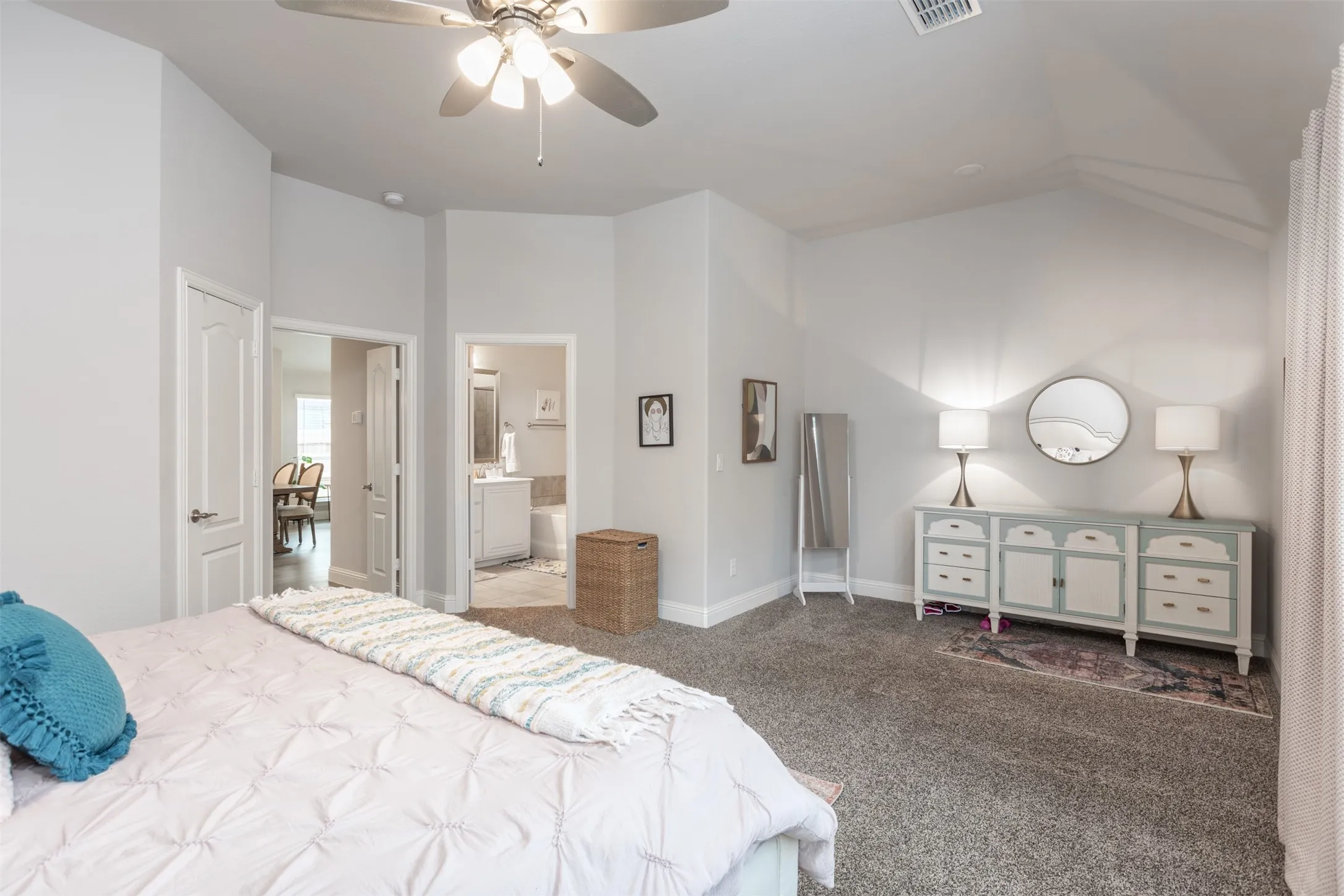 Single Family Residence For Sale in Ellis County , 204 Garden Grove Drive, Waxahachie, Texas 75165, 4 Bedroom, 3 Bathroom, 2 Garage spaces, 2,683 Sqft, built in 2020, mls#21250733, Real Estate Agent in Waxahachie, Homes For Sale in Ellis county, Homes For Sale in Waxahachie, Realtor in Waxahachie Texas, Real Estate Brokerage Independent Realty Texas, Luminita Cordes Realtor