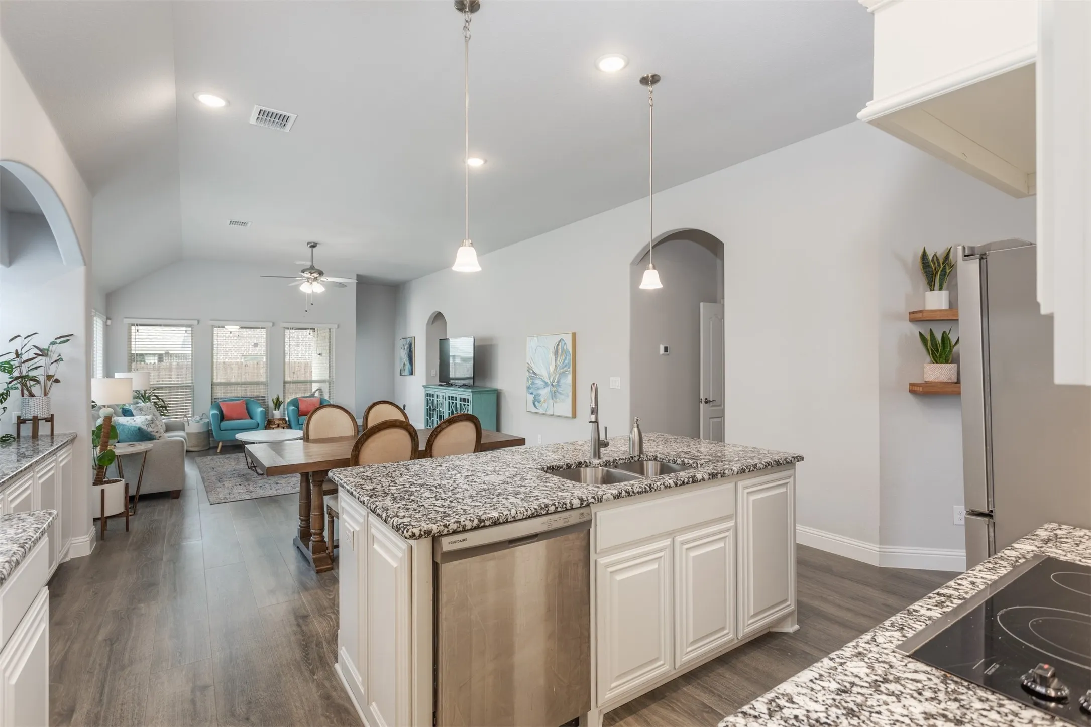 Single Family Residence For Sale in Ellis County , 204 Garden Grove Drive, Waxahachie, Texas 75165, 4 Bedroom, 3 Bathroom, 2 Garage spaces, 2,683 Sqft, built in 2020, mls#21250733, Real Estate Agent in Waxahachie, Homes For Sale in Ellis county, Homes For Sale in Waxahachie, Realtor in Waxahachie Texas, Real Estate Brokerage Independent Realty Texas, Luminita Cordes Realtor