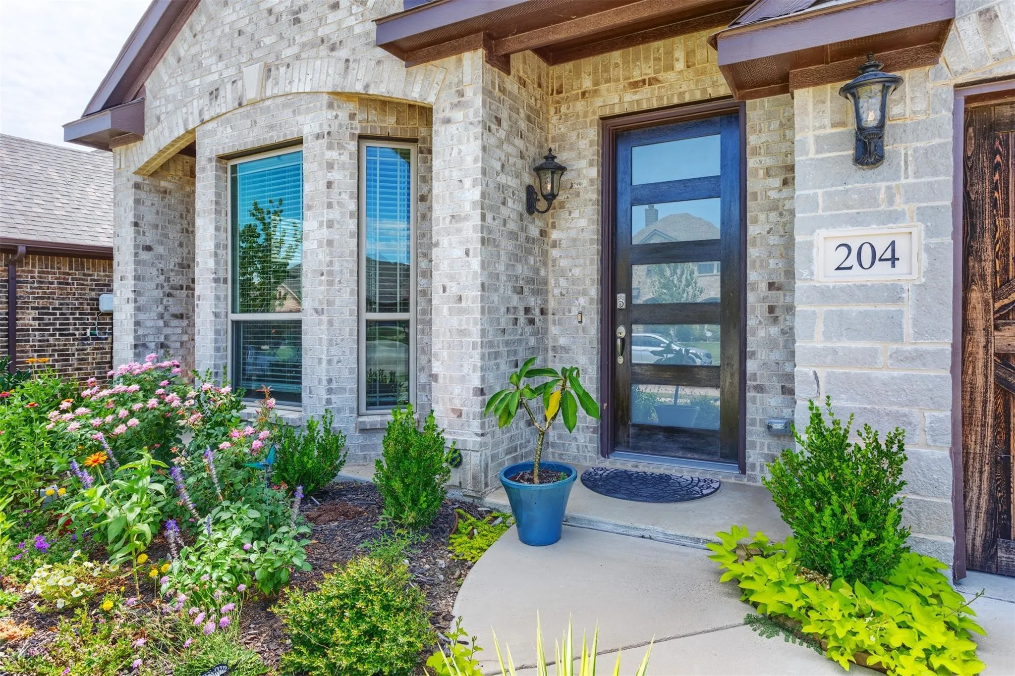 Single Family Residence For Sale in Ellis County , 204 Garden Grove Drive, Waxahachie, Texas 75165, 4 Bedroom, 3 Bathroom, 2 Garage spaces, 2,683 Sqft, built in 2020, mls#21250733, Real Estate Agent in Waxahachie, Homes For Sale in Ellis county, Homes For Sale in Waxahachie, Realtor in Waxahachie Texas, Real Estate Brokerage Independent Realty Texas, Luminita Cordes Realtor