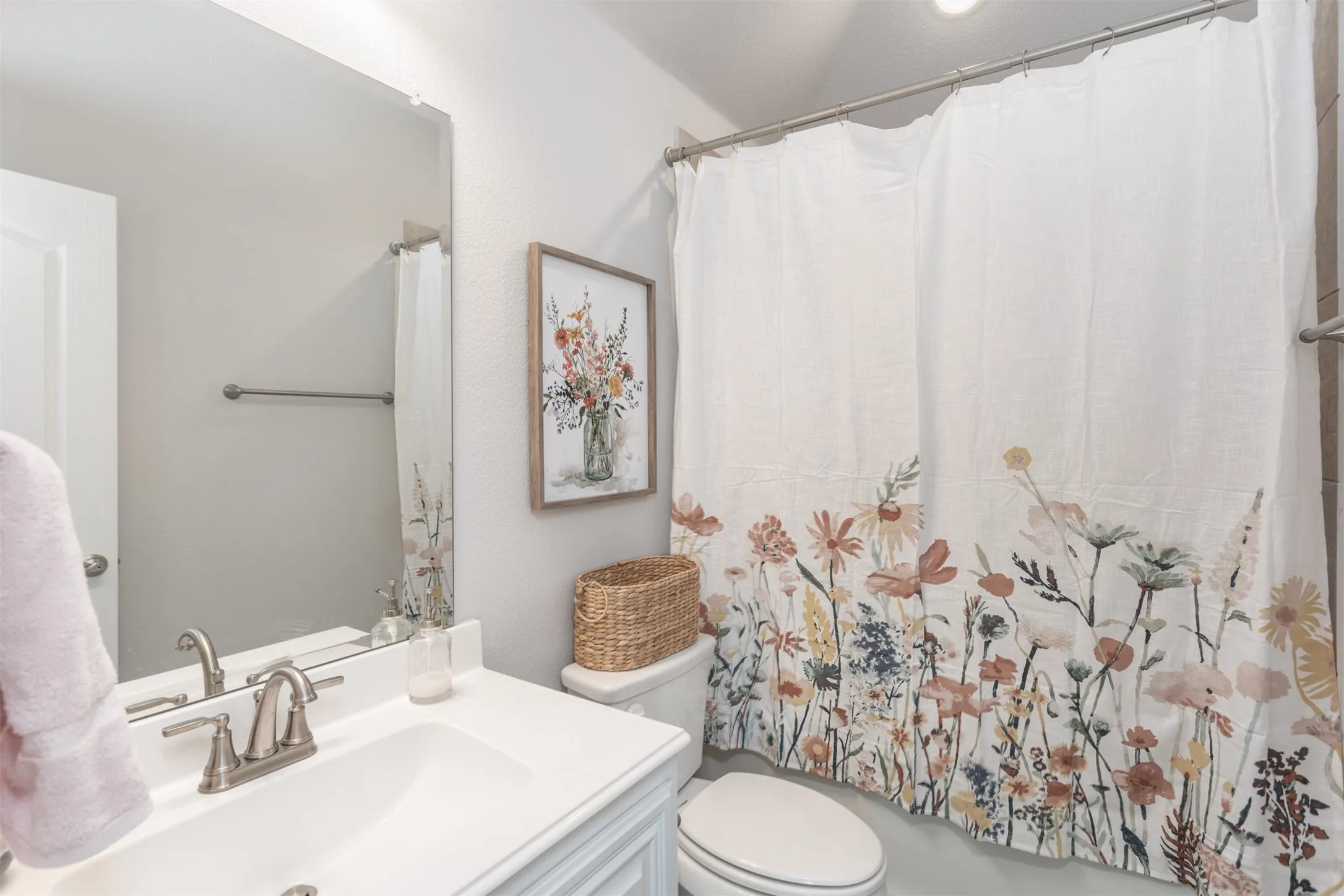 Single Family Residence For Sale in Ellis County , 204 Garden Grove Drive, Waxahachie, Texas 75165, 4 Bedroom, 3 Bathroom, 2 Garage spaces, 2,683 Sqft, built in 2020, mls#21250733, Real Estate Agent in Waxahachie, Homes For Sale in Ellis county, Homes For Sale in Waxahachie, Realtor in Waxahachie Texas, Real Estate Brokerage Independent Realty Texas, Luminita Cordes Realtor