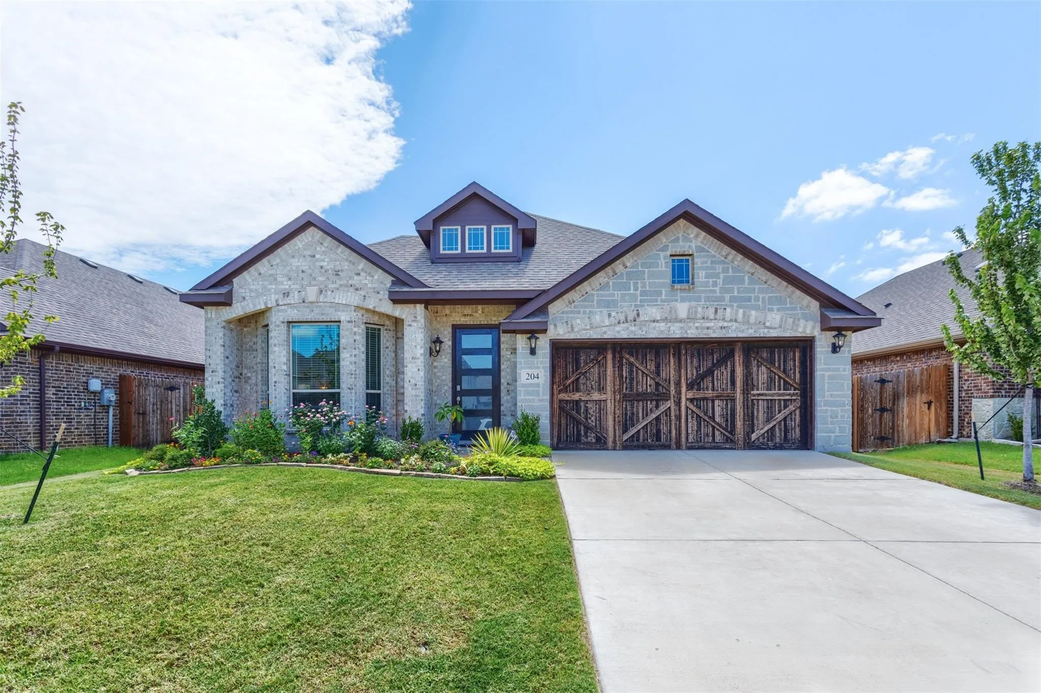 Single Family Residence For Sale in Ellis County , 204 Garden Grove Drive, Waxahachie, Texas 75165, 4 Bedroom, 3 Bathroom, 2 Garage spaces, 2,683 Sqft, built in 2020, mls#21250733, Real Estate Agent in Waxahachie, Homes For Sale in Ellis county, Homes For Sale in Waxahachie, Realtor in Waxahachie Texas, Real Estate Brokerage Independent Realty Texas, Luminita Cordes Realtor