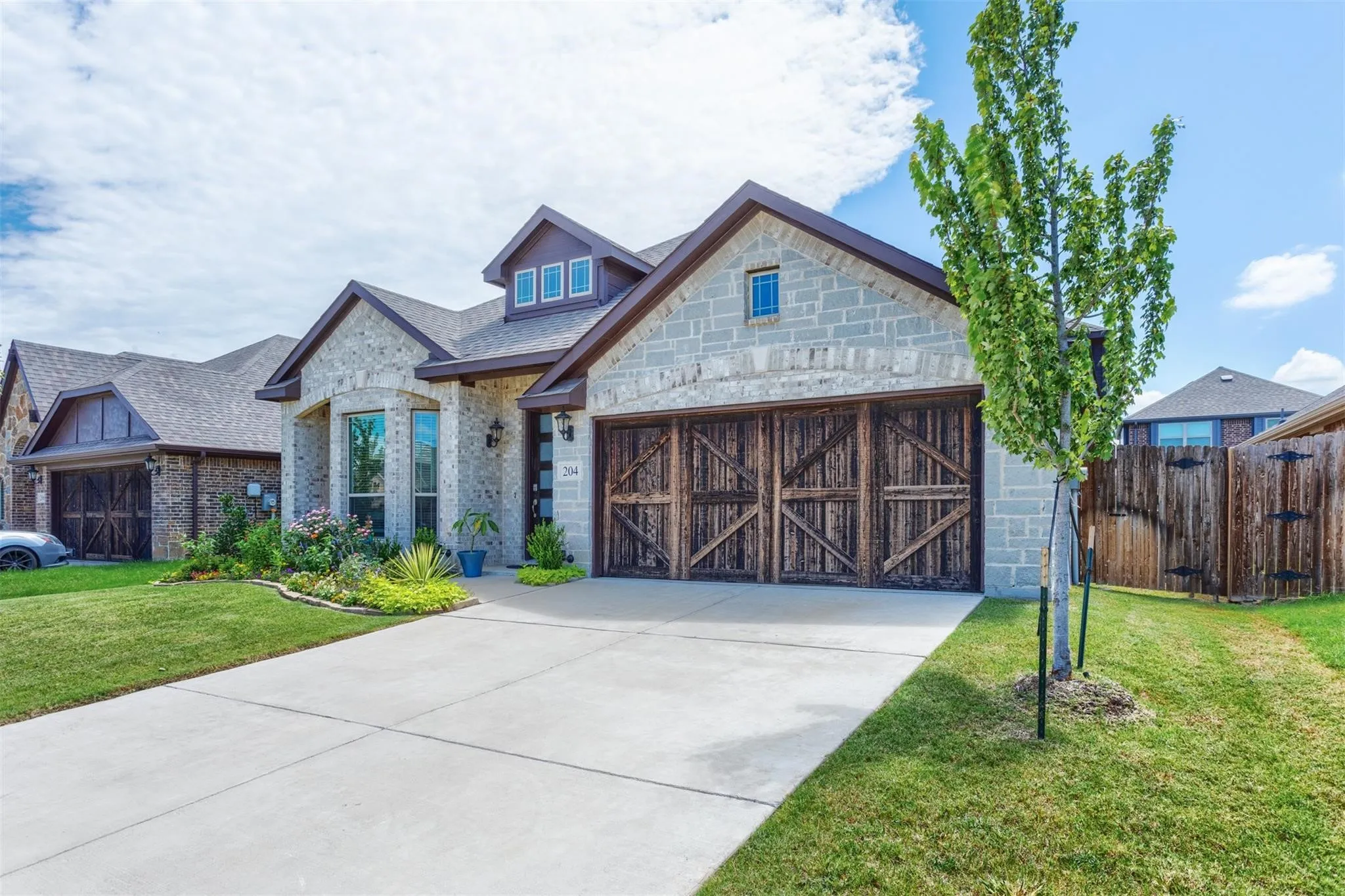 Single Family Residence For Sale in Ellis County , 204 Garden Grove Drive, Waxahachie, Texas 75165, 4 Bedroom, 3 Bathroom, 2 Garage spaces, 2,683 Sqft, built in 2020, mls#21250733, Real Estate Agent in Waxahachie, Homes For Sale in Ellis county, Homes For Sale in Waxahachie, Realtor in Waxahachie Texas, Real Estate Brokerage Independent Realty Texas, Luminita Cordes Realtor
