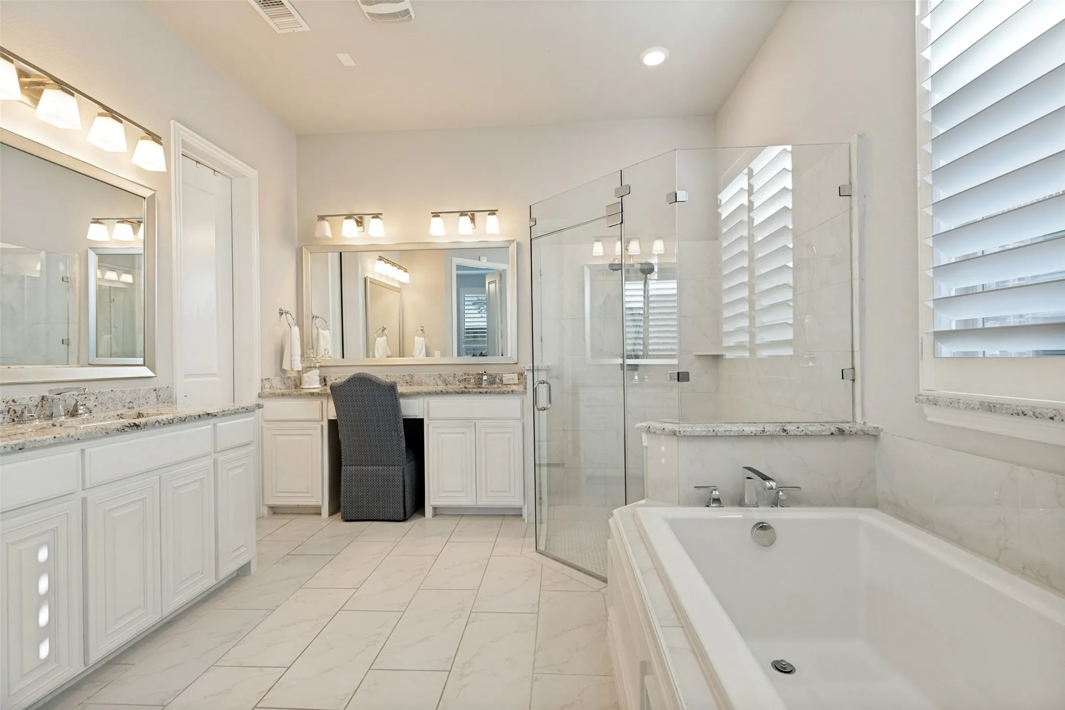 Oversized Seamless Shower