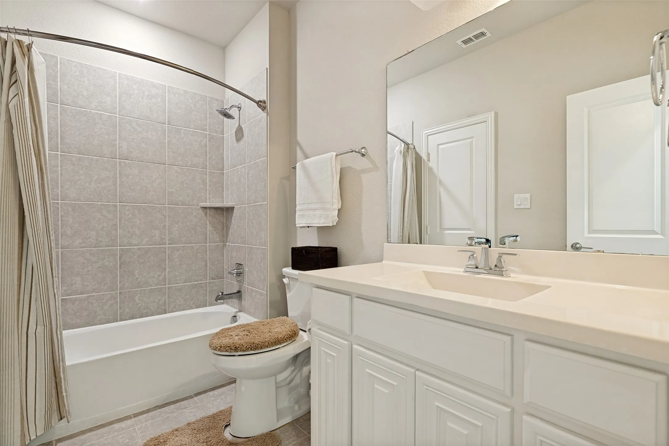 Private Bath connecting to 3rd Bedroom.  Note also accessible from Game Room