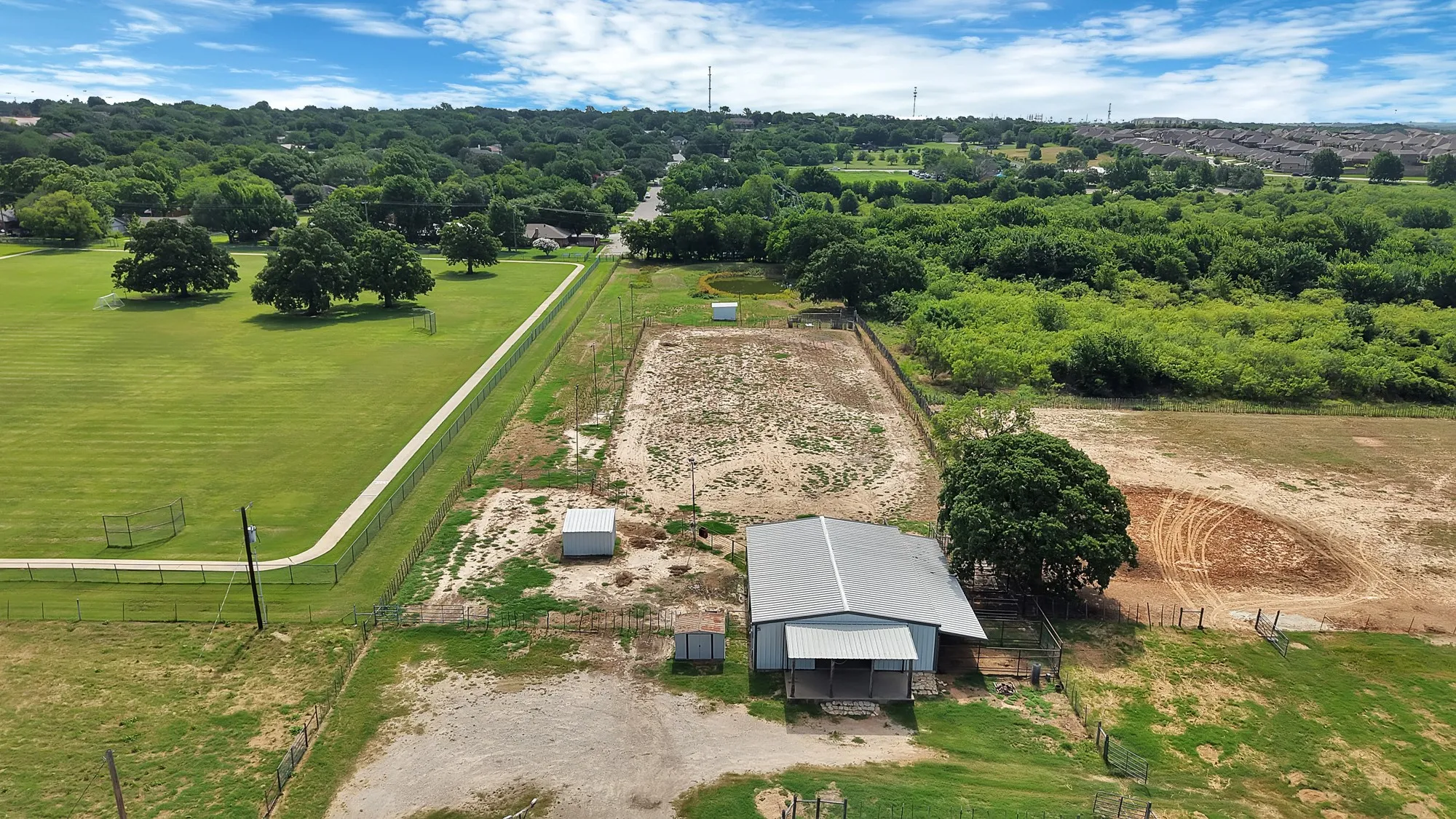 Single Family Residence For Sale in Parker County , 1815 Newport Road, Weatherford, Texas 76086, 3 Bedroom, 2 Bathroom, 2 Garage spaces, 2,315 Sqft, built in 1995, mls#21250863, Real Estate Agent in Weatherford, Homes For Sale in Parker county, Homes For Sale in Weatherford, Realtor in Weatherford Texas, Real Estate Brokerage Independent Realty Texas, Luminita Cordes Realtor