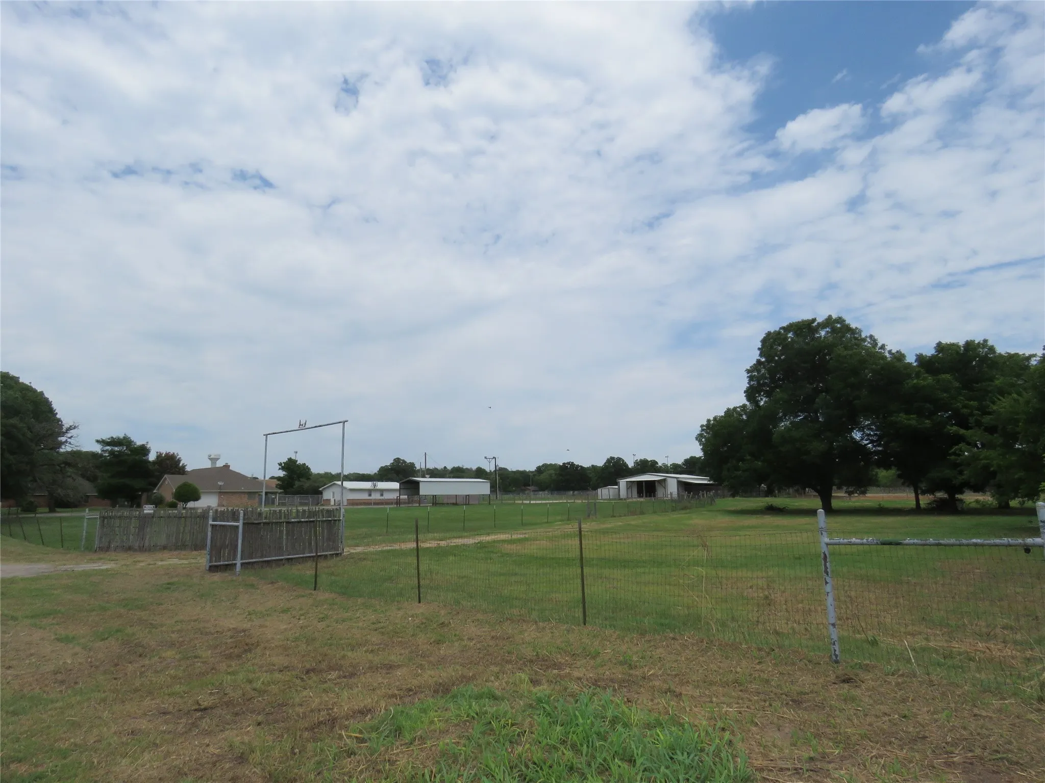 Single Family Residence For Sale in Parker County , 1815 Newport Road, Weatherford, Texas 76086, 3 Bedroom, 2 Bathroom, 2 Garage spaces, 2,315 Sqft, built in 1995, mls#21250863, Real Estate Agent in Weatherford, Homes For Sale in Parker county, Homes For Sale in Weatherford, Realtor in Weatherford Texas, Real Estate Brokerage Independent Realty Texas, Luminita Cordes Realtor